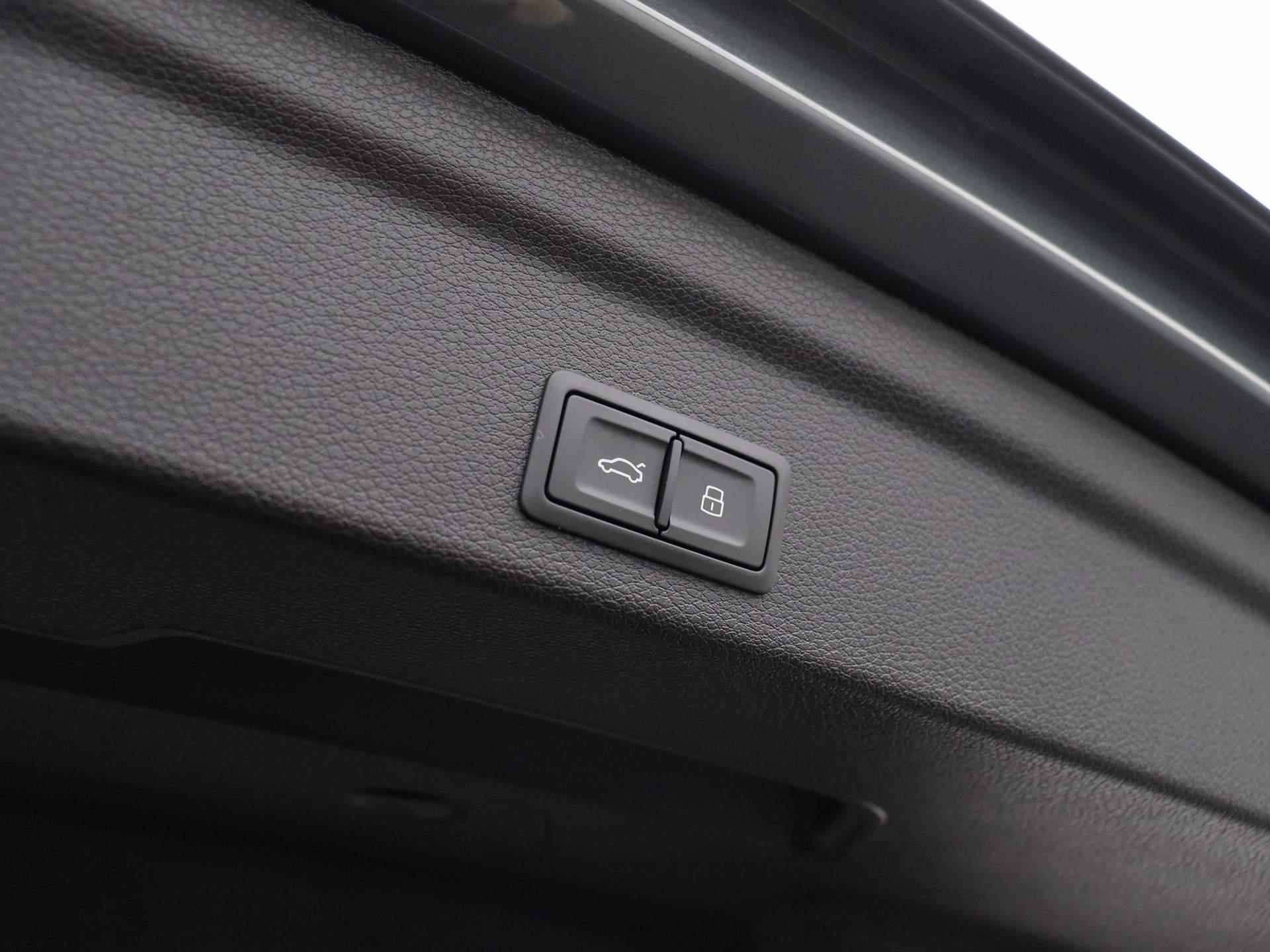 Audi Q3 Sportback 45 TFSI e S Edition 245 PK | Automaat | Navigatie | 360 Camera | Adaptive Cruise Control | Parkeersensoren | Stoelverwarming | Apple Carplay | Android Auto | Lichtmetalen velgen | Climate Control | - 16/49