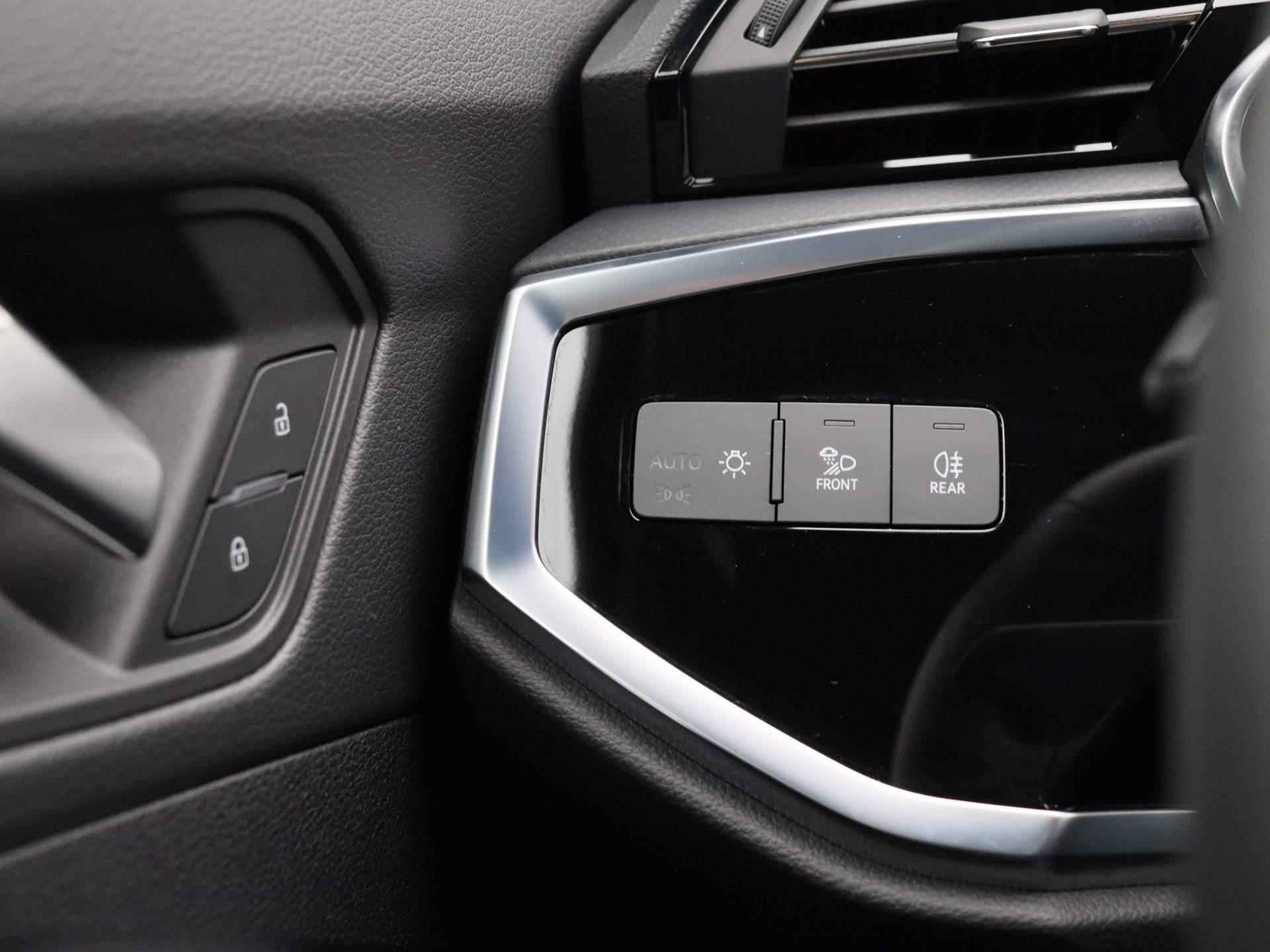 Audi Q3 Sportback 45 TFSI e S Edition 245 PK | Automaat | Navigatie | 360 Camera | Adaptive Cruise Control | Parkeersensoren | Stoelverwarming | Apple Carplay | Android Auto | Lichtmetalen velgen | Climate Control | - 29/49
