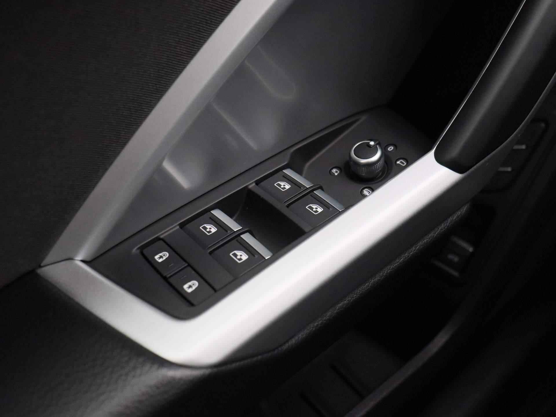 Audi Q3 Sportback 45 TFSI e S Edition 245 PK | Automaat | Navigatie | 360 Camera | Adaptive Cruise Control | Parkeersensoren | Stoelverwarming | Apple Carplay | Android Auto | Lichtmetalen velgen | Climate Control | - 30/49