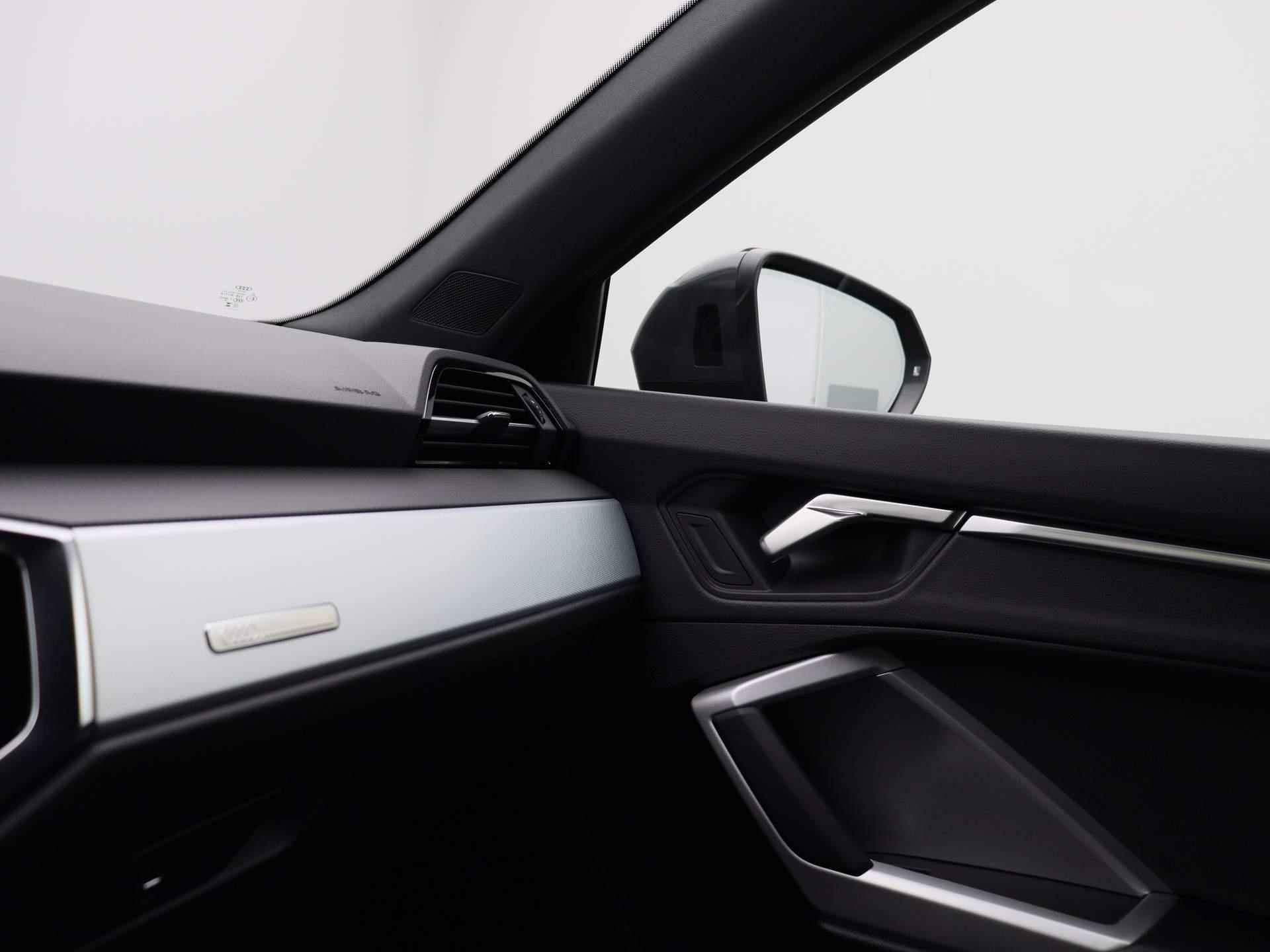 Audi Q3 Sportback 45 TFSI e S Edition 245 PK | Automaat | Navigatie | 360 Camera | Adaptive Cruise Control | Parkeersensoren | Stoelverwarming | Apple Carplay | Android Auto | Lichtmetalen velgen | Climate Control | - 32/49