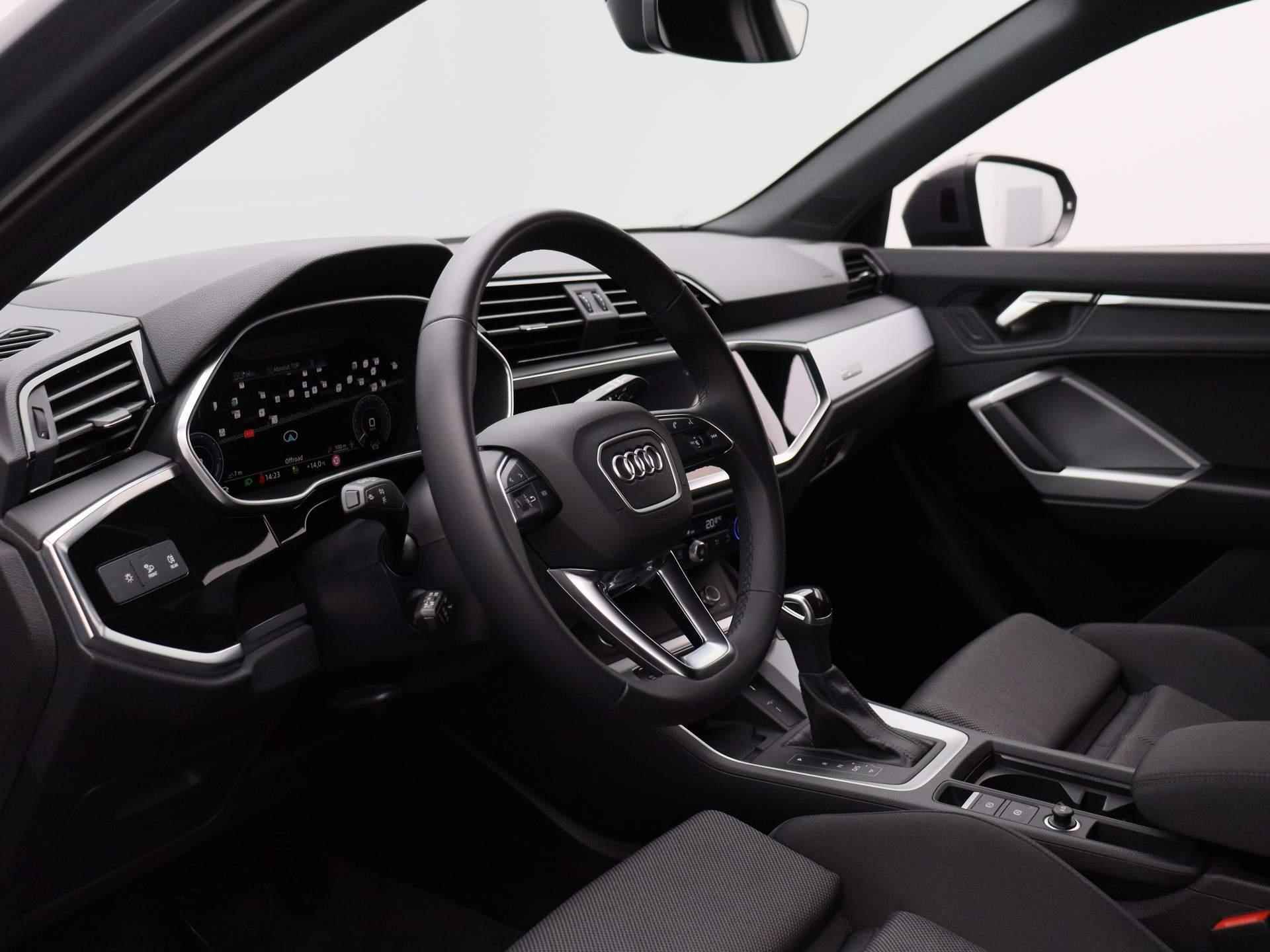 Audi Q3 Sportback 45 TFSI e S Edition 245 PK | Automaat | Navigatie | 360 Camera | Adaptive Cruise Control | Parkeersensoren | Stoelverwarming | Apple Carplay | Android Auto | Lichtmetalen velgen | Climate Control | - 40/49