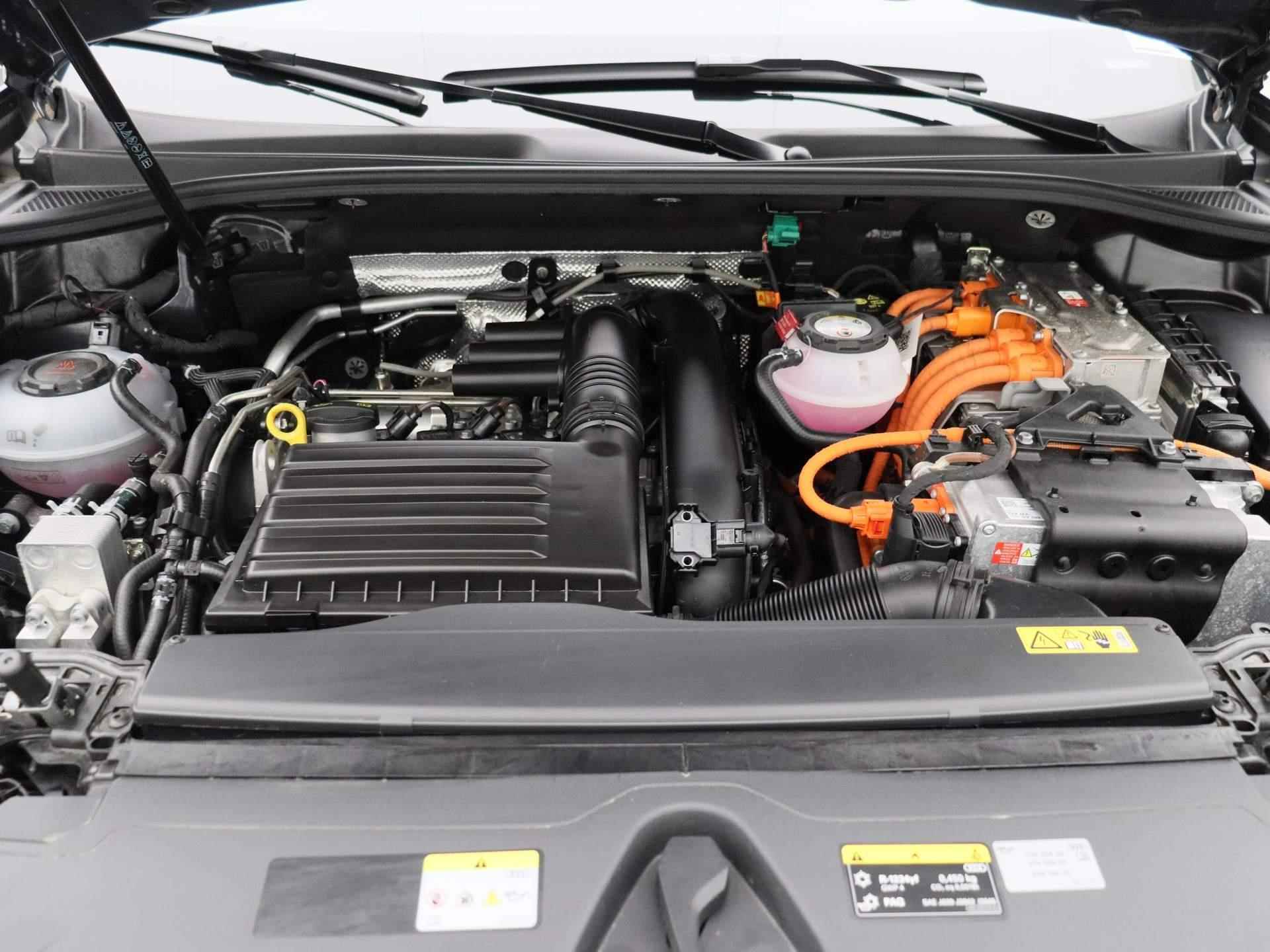 Audi Q3 Sportback 45 TFSI e S Edition 245 PK | Automaat | Navigatie | 360 Camera | Adaptive Cruise Control | Parkeersensoren | Stoelverwarming | Apple Carplay | Android Auto | Lichtmetalen velgen | Climate Control | - 45/49