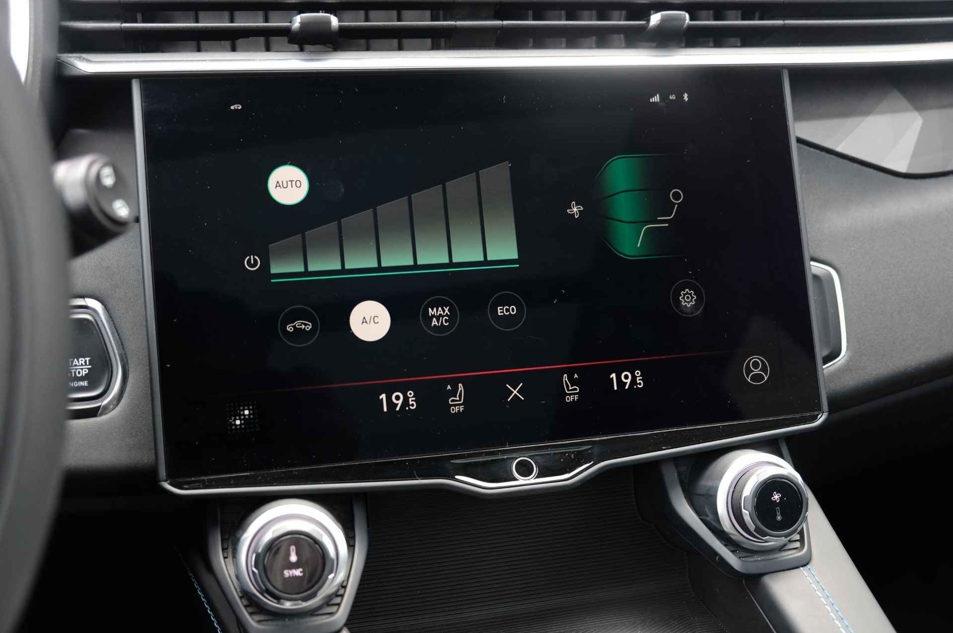 Lynk & Co 01 1.5 PHEV | Fullmap Navi | LM velgen | Apple Carplay/Android Auto | Schuif/Kantel Dak | 360 gr. Camera | Stuur/Stoelverwarming | Zwarte Hemelbekleding | Premium Audio | Park Assist Camera | Adaptive Cruise | LED koplampen - 28/32