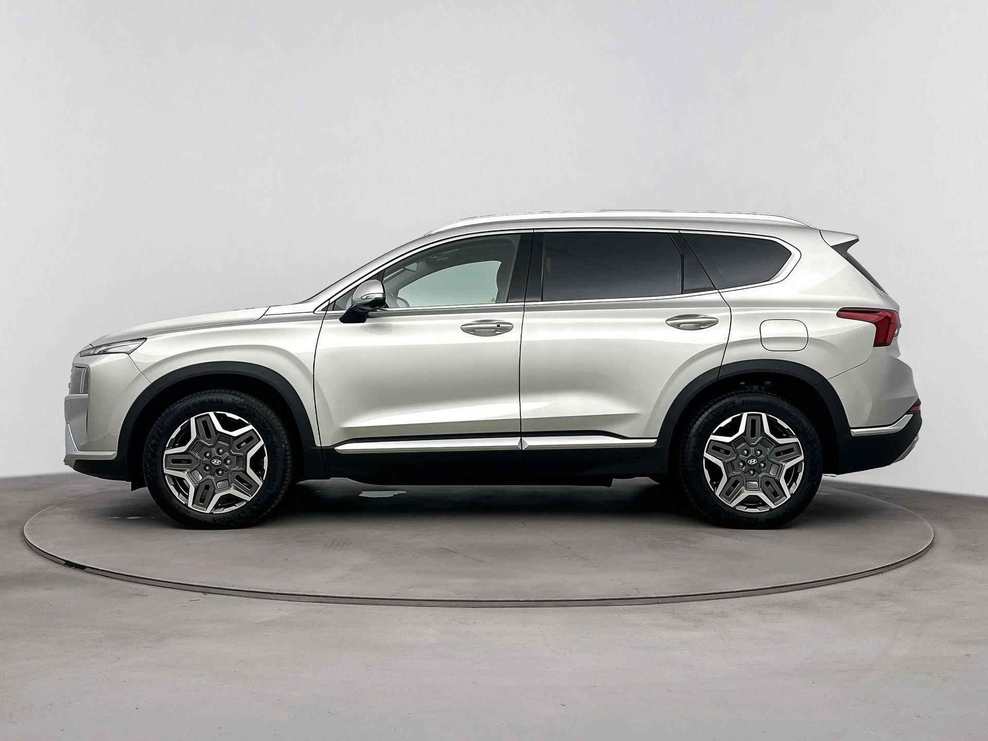 Hyundai Santa Fe 1.6 T-GDI PHEV PREMIUM SKY 7P. | SCHUIFDAK | LEDER | NAVI | CLIMA | ADAPT. CRUISE | CAMERA | 7 PERSOONS | FABRIEKSGARANTIE GELDIG T/M 10-2028! | - 4/35