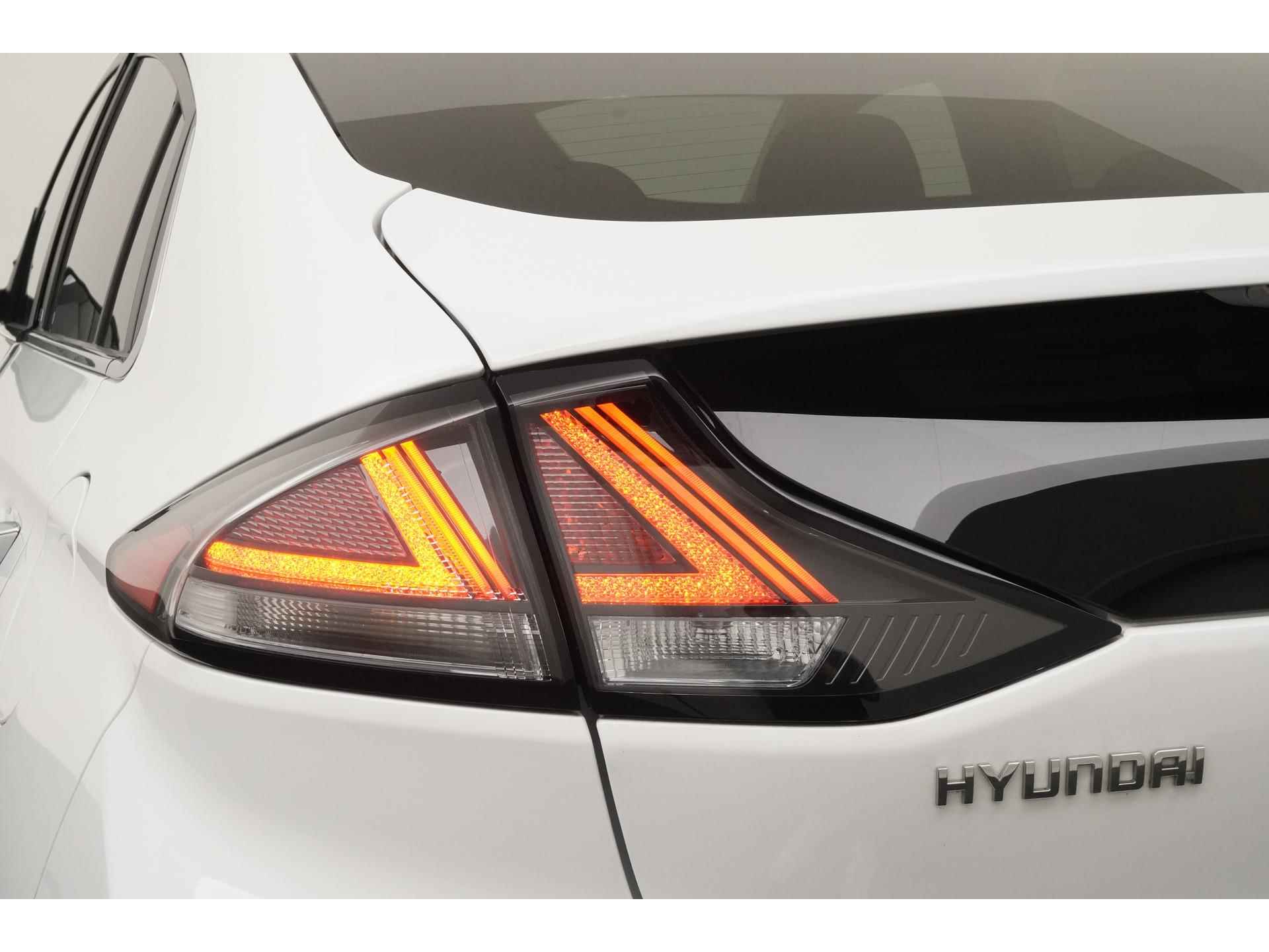 Hyundai IONIQ Premium Sky EV 38 kWh | 19495 na subsidie | Schuifdak | Zondag Open! - 24/49