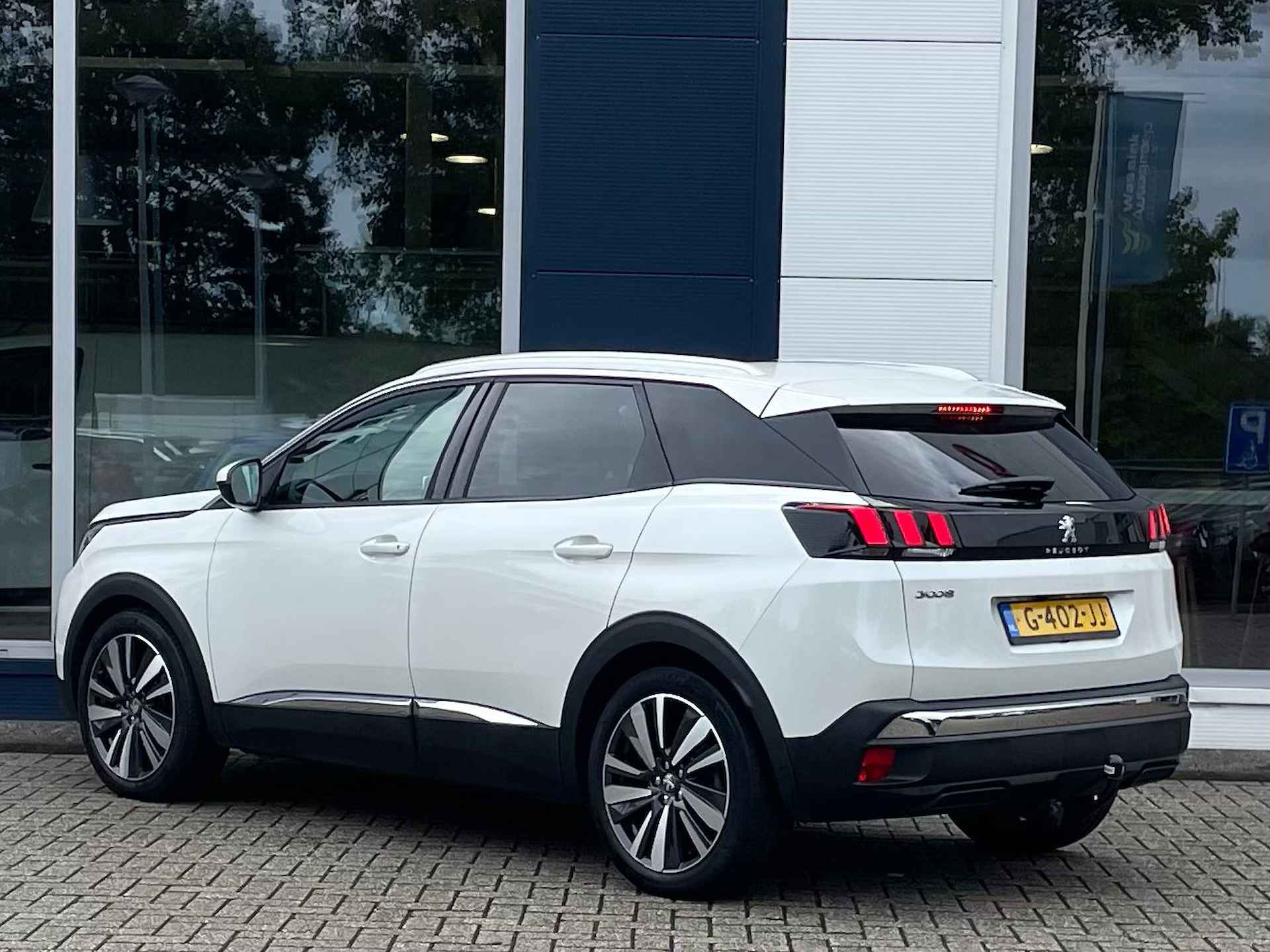 Peugeot 3008 1.2 PureTech 130pk Automaat! | Navigatie | Climate control | Panoramisch dak | Cruise control  | Parkkerhulp voor, achter met camera - 14/38