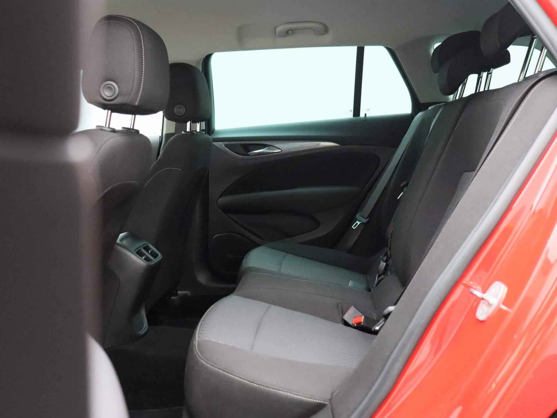 Opel Insignia Sports Tourer 1.5 Turbo Business | Navigatie | Climate control | Camera | Parkeer sensoren | LMV | - 12/35