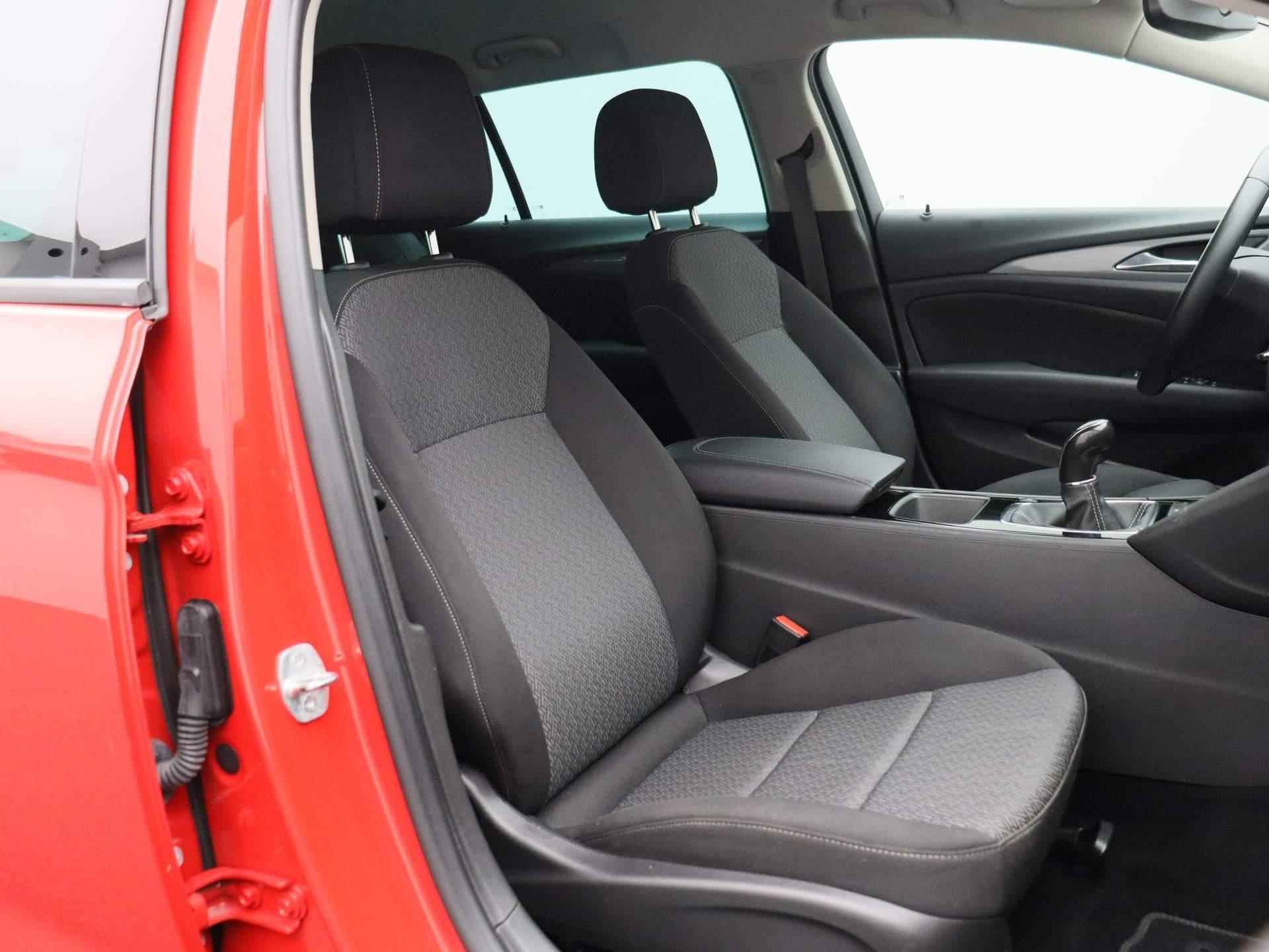 Opel Insignia Sports Tourer 1.5 Turbo Business | Navigatie | Climate control | Camera | Parkeer sensoren | LMV | - 28/35