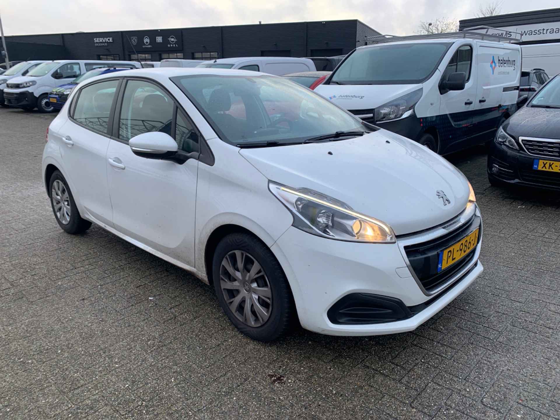 Peugeot 208 1.6 BlueHDi Active Airco | Navigatie | 5 Deurs | Armsteun | Bluetooth | Led Dagrij | Cruise - 2/10