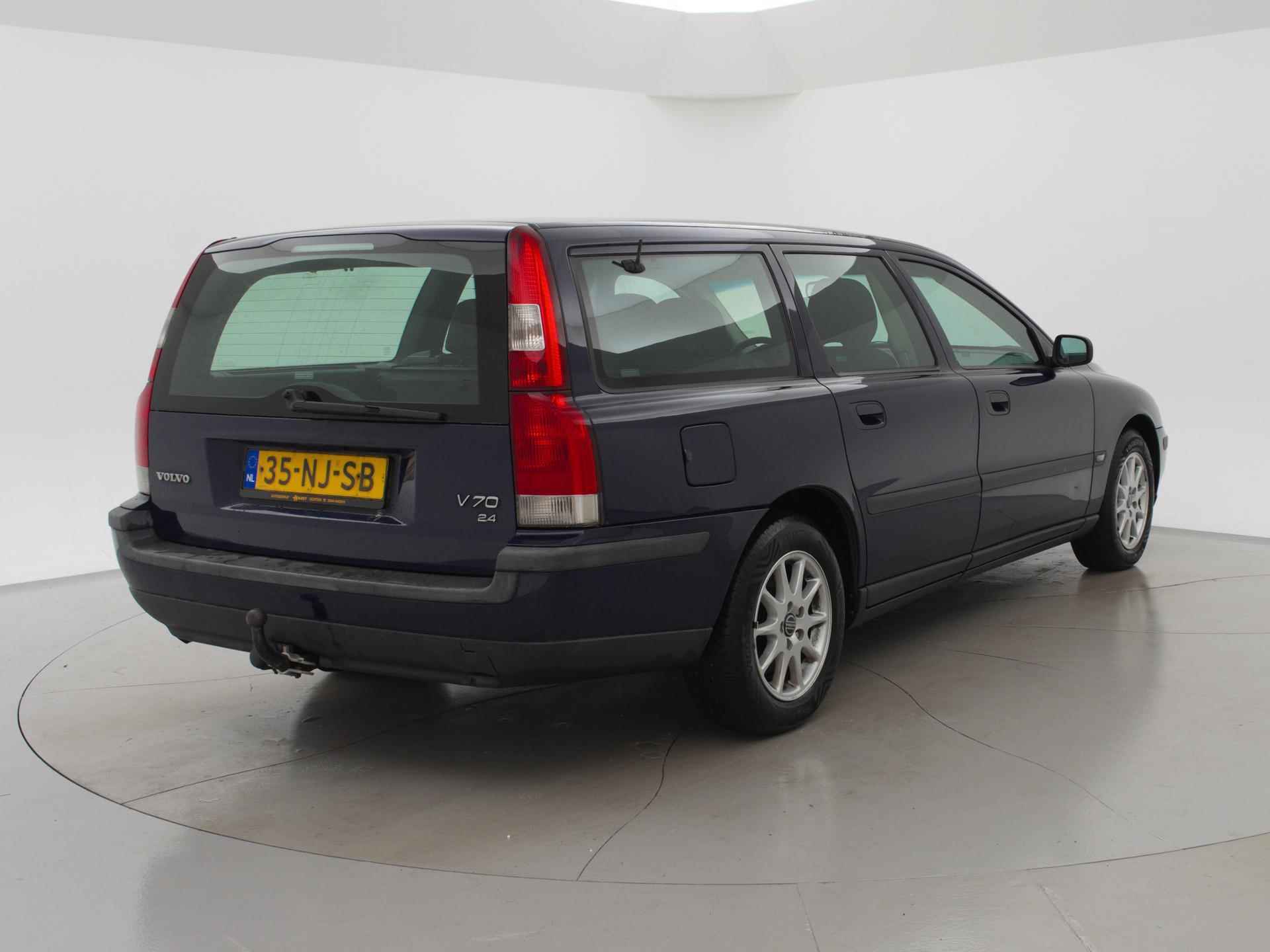 Volvo V70 2.4 170 PK 5-CILINDER ORIG. NL + TREKHAAK - 3/22