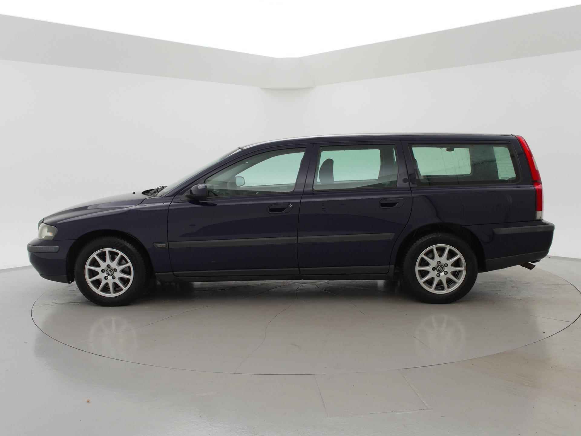 Volvo V70 2.4 170 PK 5-CILINDER ORIG. NL + TREKHAAK - 6/22