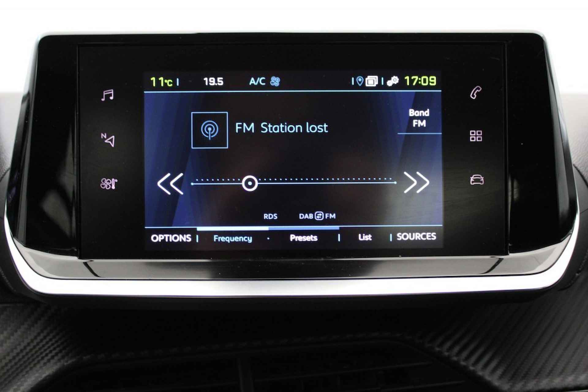 PEUGEOT 2008 e-2008 Active Pack 50 kWh - Carplay, Clima, Camera - 12/24