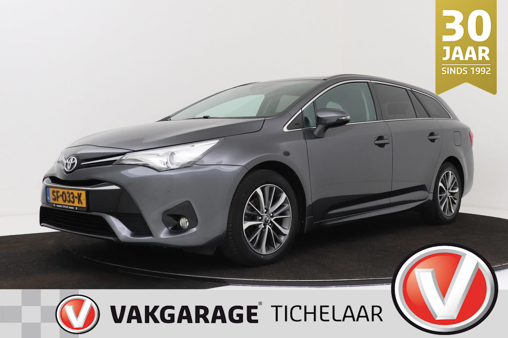 Toyota Avensis Touring Sports 1.8 VVT-i Dynamic | Trekhaak | Panoramadak | Automaat | Stoelverwarming | Camera |