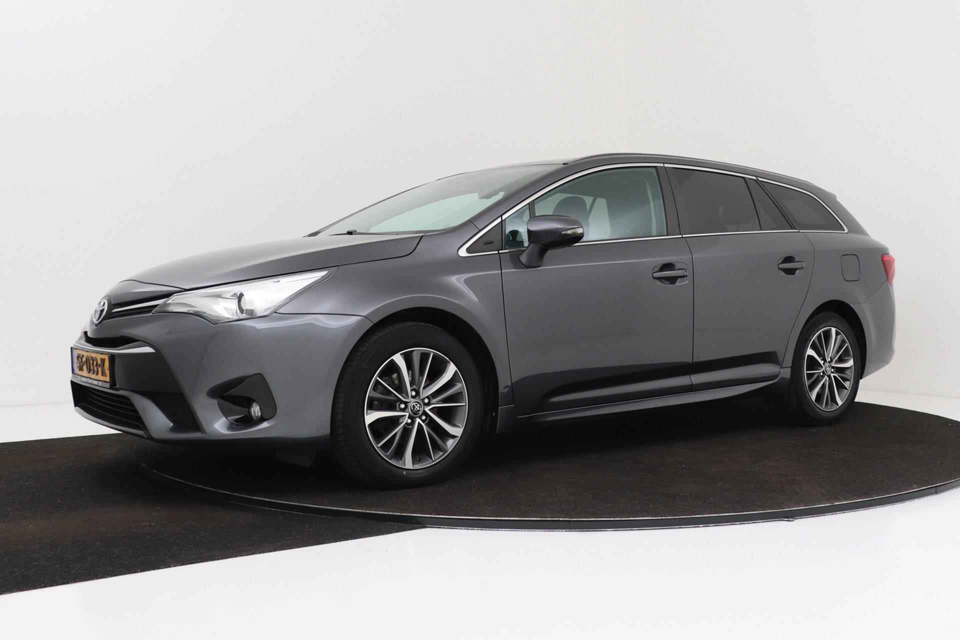 Toyota Avensis Touring Sports 1.8 VVT-i Dynamic | Trekhaak | Panoramadak | Automaat | Stoelverwarming | Camera | - 5/45