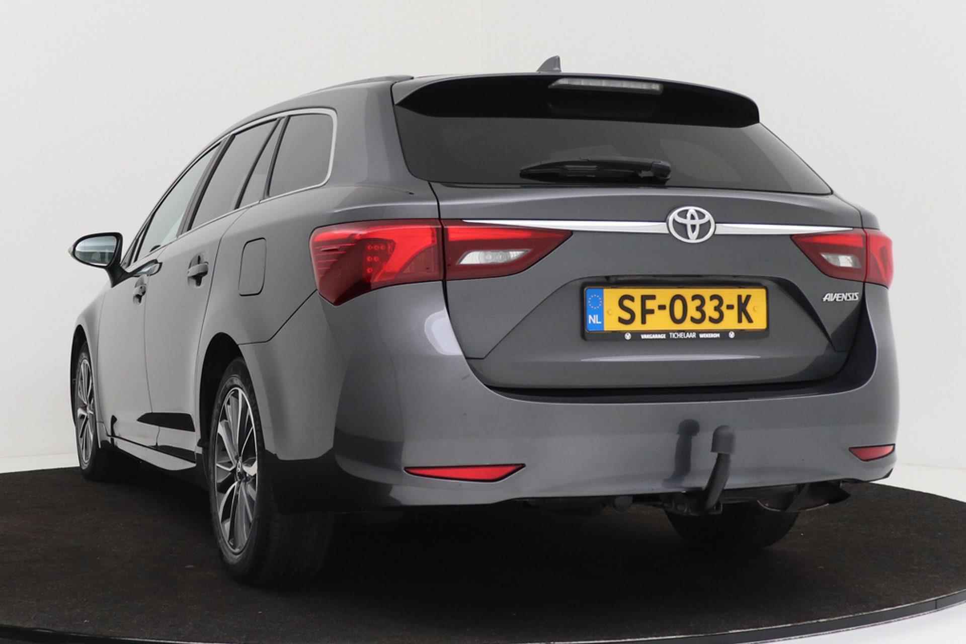 Toyota Avensis Touring Sports 1.8 VVT-i Dynamic | Trekhaak | Panoramadak | Automaat | Stoelverwarming | Camera | - 8/45