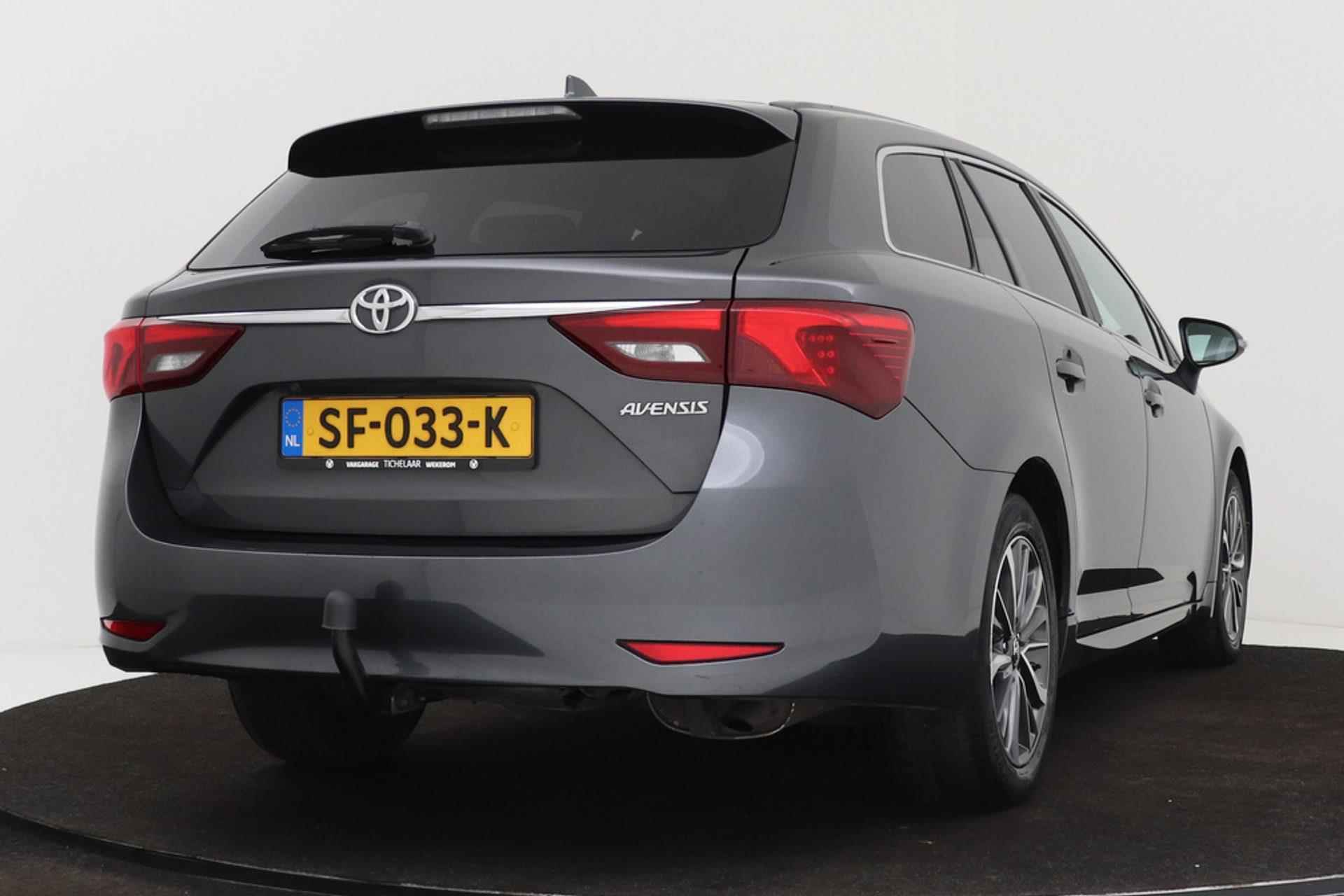 Toyota Avensis Touring Sports 1.8 VVT-i Dynamic | Trekhaak | Panoramadak | Automaat | Stoelverwarming | Camera | - 9/45