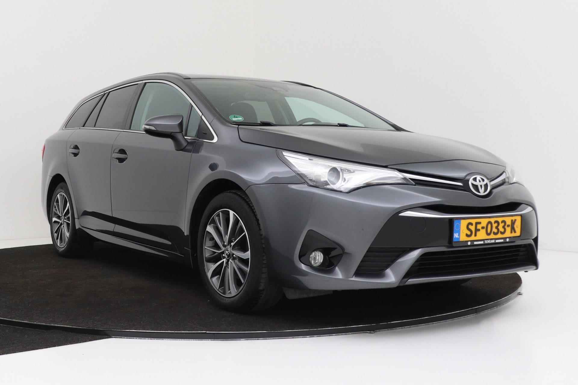 Toyota Avensis Touring Sports 1.8 VVT-i Dynamic | Trekhaak | Panoramadak | Automaat | Stoelverwarming | Camera | - 11/45