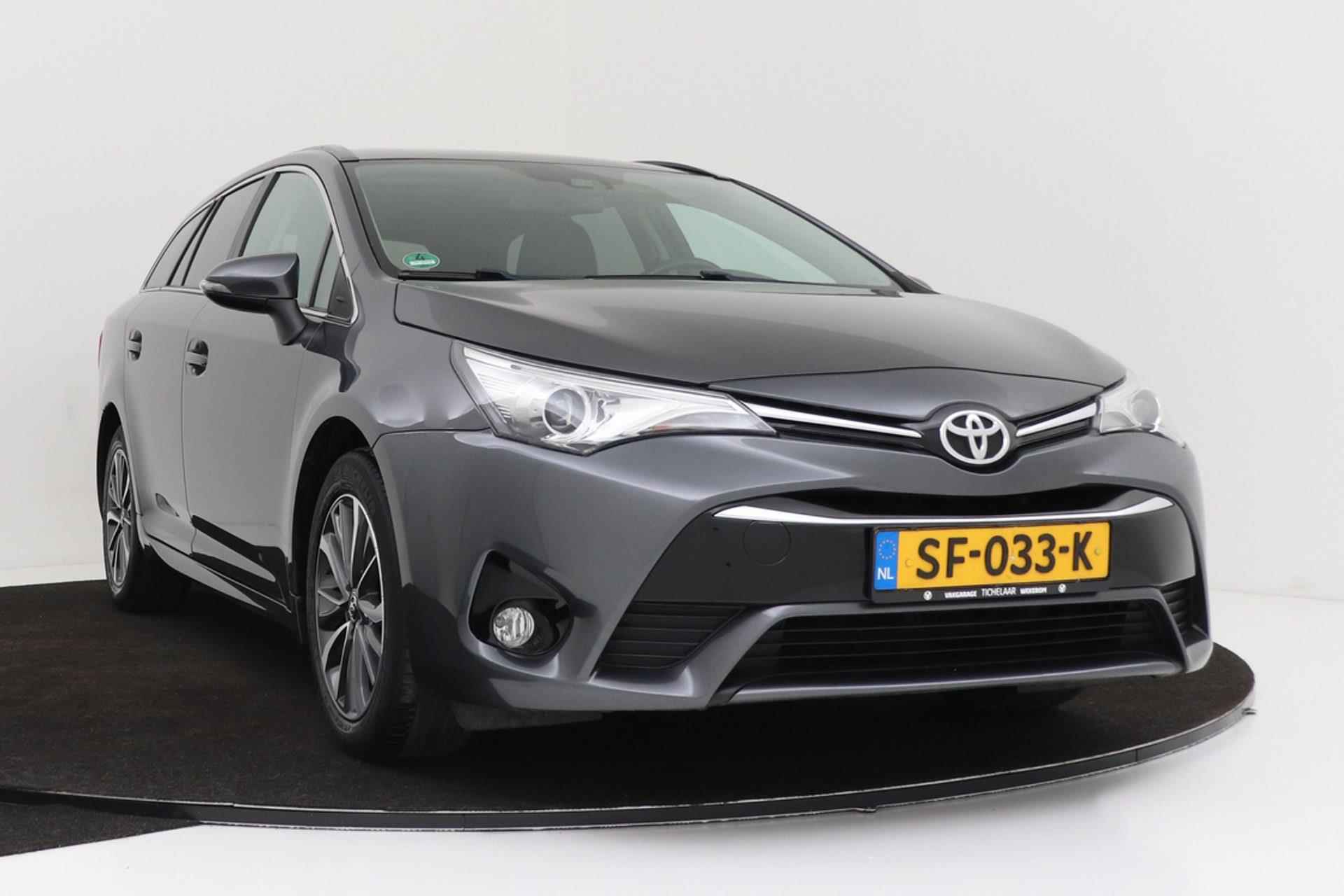 Toyota Avensis Touring Sports 1.8 VVT-i Dynamic | Trekhaak | Panoramadak | Automaat | Stoelverwarming | Camera | - 12/45