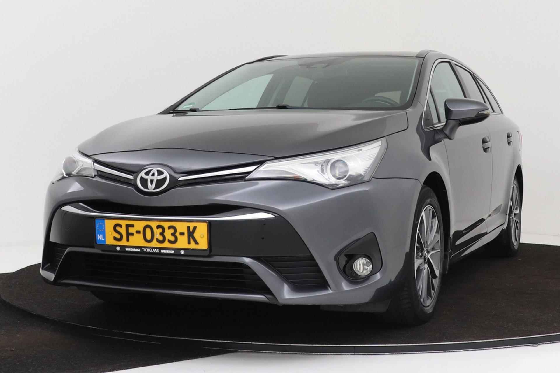 Toyota Avensis Touring Sports 1.8 VVT-i Dynamic | Trekhaak | Panoramadak | Automaat | Stoelverwarming | Camera | - 13/45