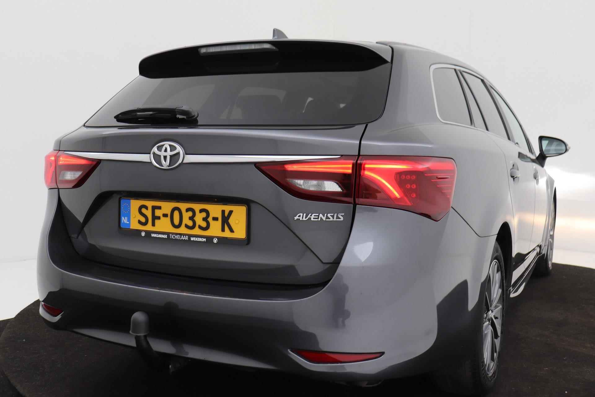 Toyota Avensis Touring Sports 1.8 VVT-i Dynamic | Trekhaak | Panoramadak | Automaat | Stoelverwarming | Camera | - 41/45