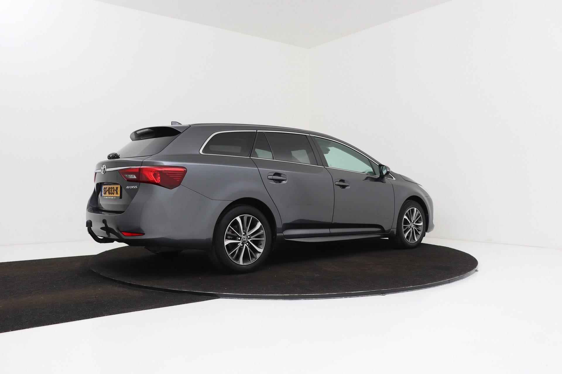 Toyota Avensis Touring Sports 1.8 VVT-i Dynamic | Trekhaak | Panoramadak | Automaat | Stoelverwarming | Camera | - 45/45