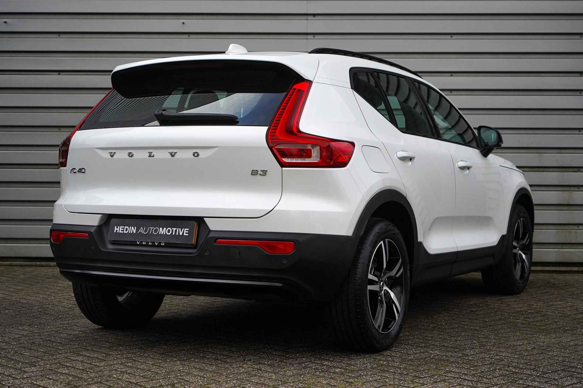 Volvo XC40 2.0 B3 Plus Dark | 360 graden camera | Parkeerverwarming | Lederen bekleding | Stoel en stuurverwarming | Elec. bedienbare stoelen - 6/30