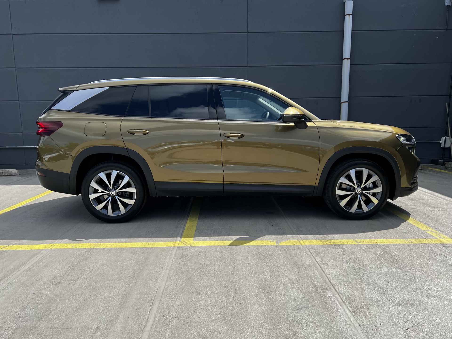 Škoda Kodiaq 1.5 TSI MHEV Business Edition Navigatie | 19 incl LM Velgen | Apple Car Play | Achteruitrijcamera | Adaptive Cruise control | Trekhaak - 5/17