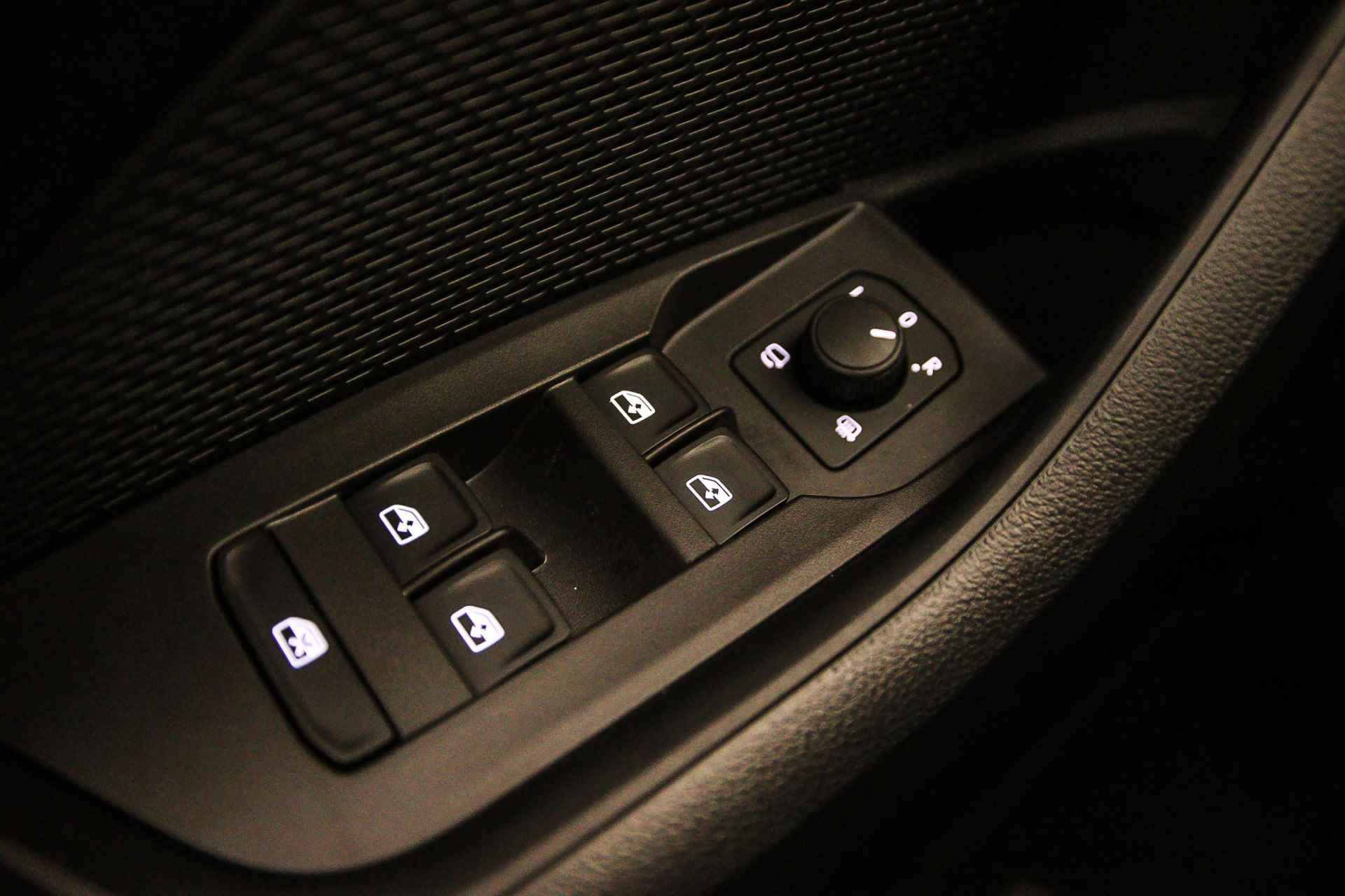 Škoda Octavia Combi Business Edition Plus 1.5 eTSI 150pk DSG Automaat Trekhaak, Adaptive cruise control, Elektrische achterklep, Achteruitrijcamera, Navigatie, 19 inch velgen, Stoelverwarming, Parkeersensoren, Verwarmde voorrruit - 12/44