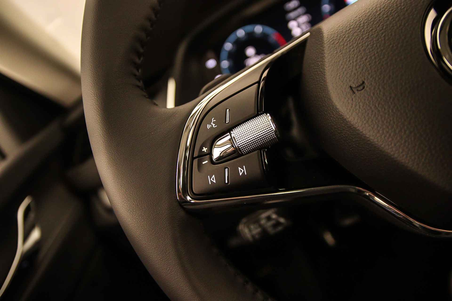 Škoda Octavia Combi Business Edition Plus 1.5 eTSI 150pk DSG Automaat Trekhaak, Adaptive cruise control, Elektrische achterklep, Achteruitrijcamera, Navigatie, 19 inch velgen, Stoelverwarming, Parkeersensoren, Verwarmde voorrruit - 15/44