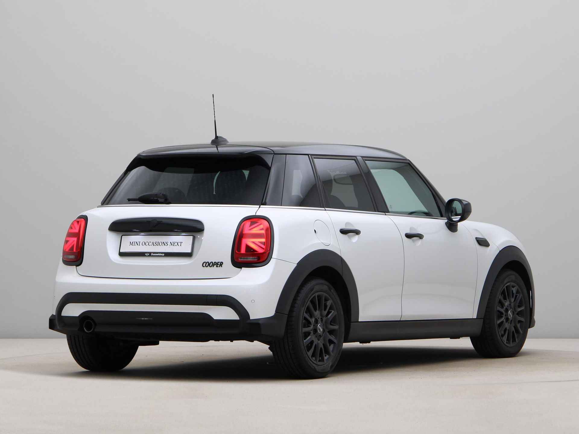 MINI 5-deurs Cooper Camden Edition Aut. - 10/24