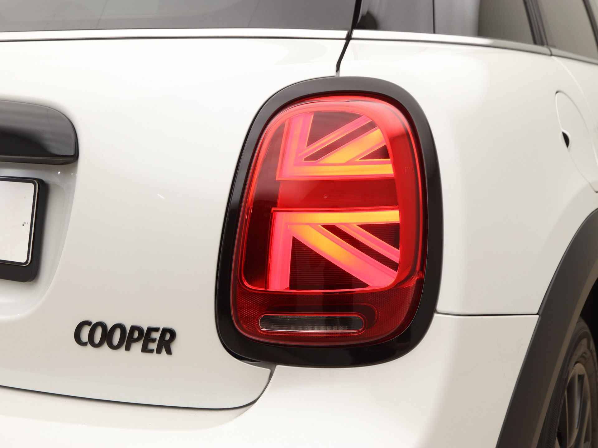 MINI 5-deurs Cooper Camden Edition Aut. - 21/24