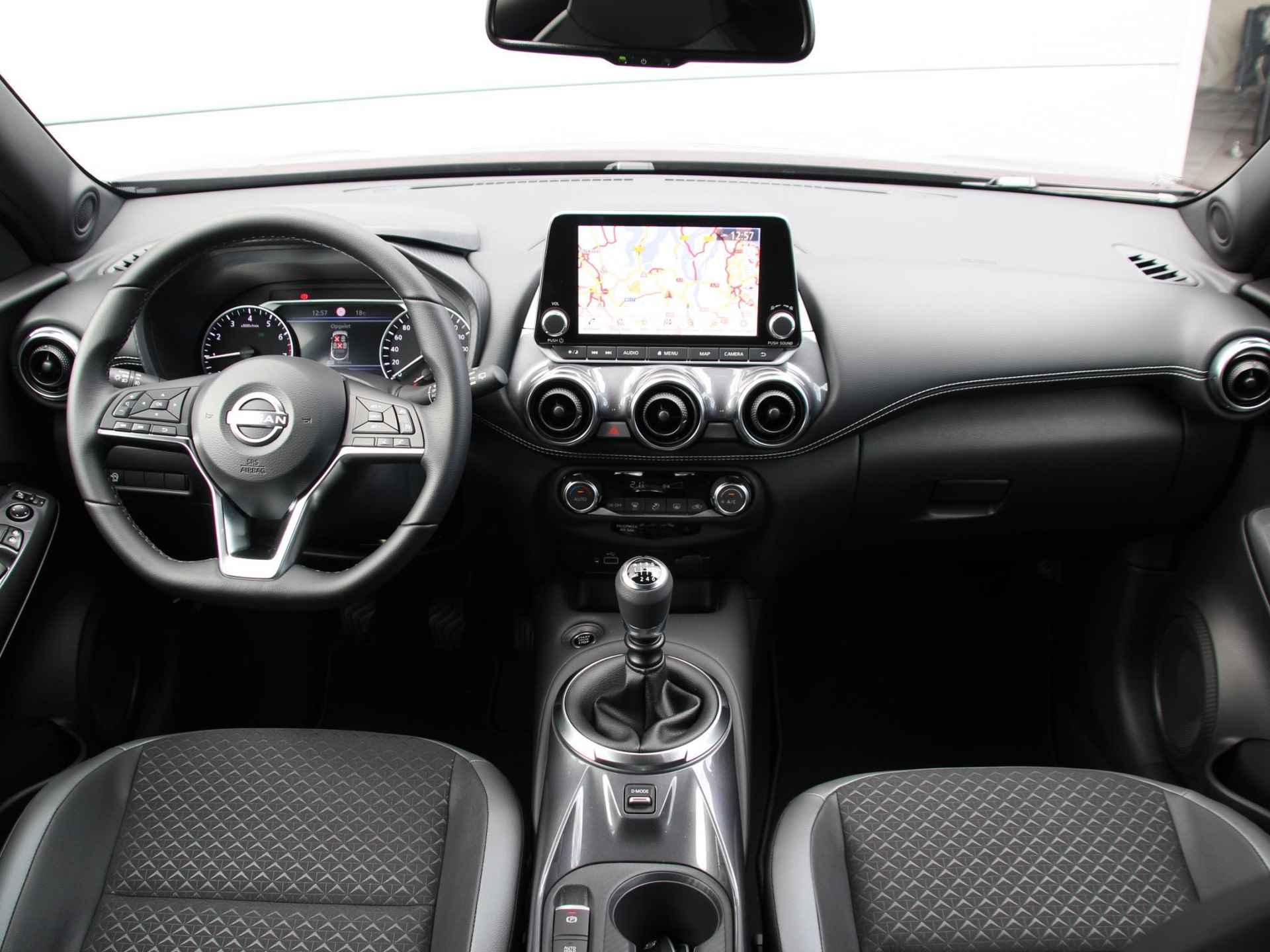 Nissan Juke 1.0 DIG-T N-Design | Navigatie | Camera | Apple Carplay/Android Auto | 19'' Velgen | Cruise & Climate Control | Rijklaarprijs! - 12/23