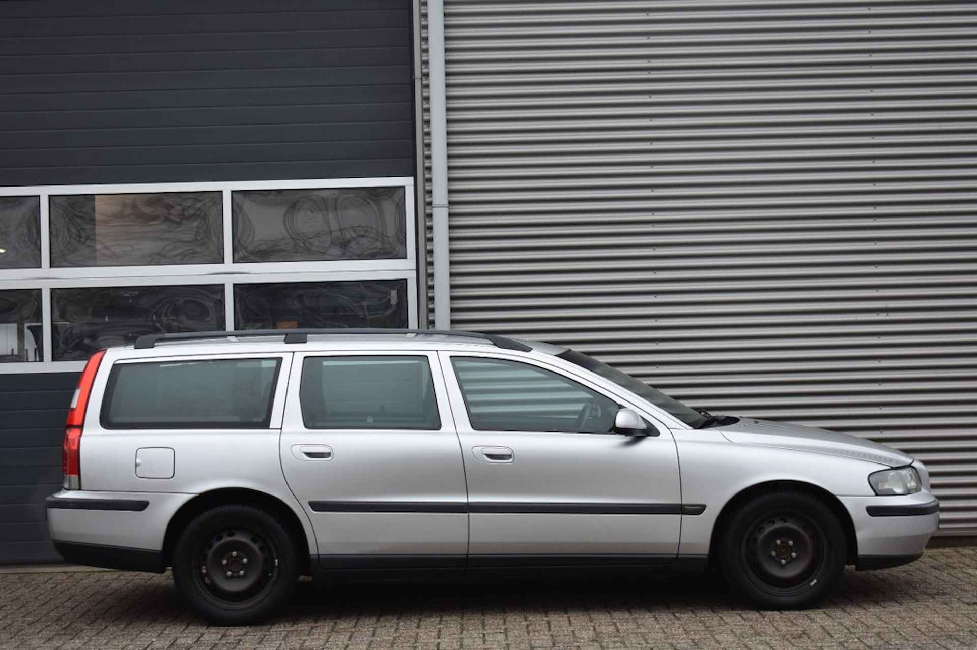 VOLVO V70 2.4 / AIRCO / STOELVERWARMING / CRUISE CONTROL - 5/25