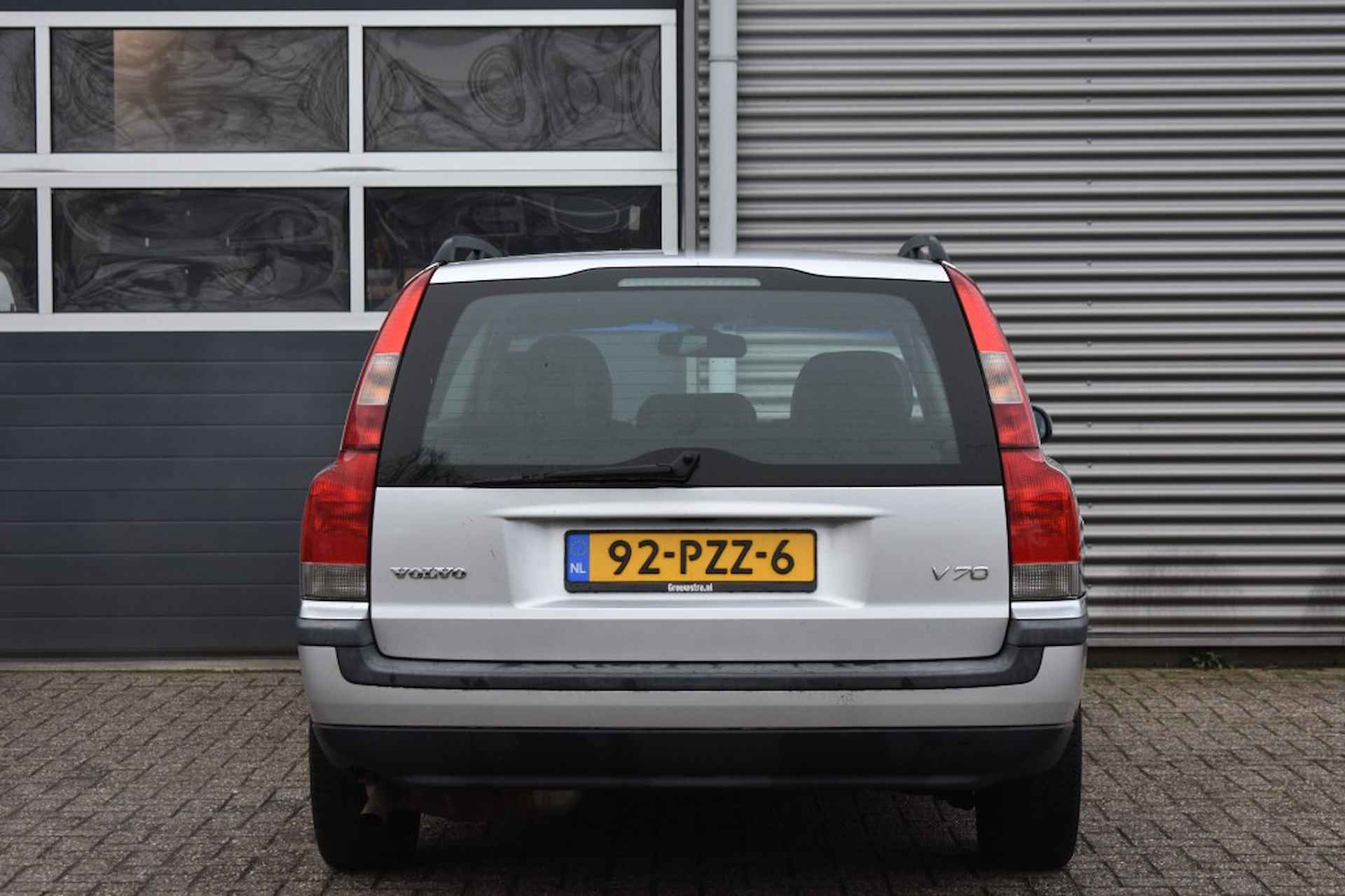 VOLVO V70 2.4 / AIRCO / STOELVERWARMING / CRUISE CONTROL - 6/25