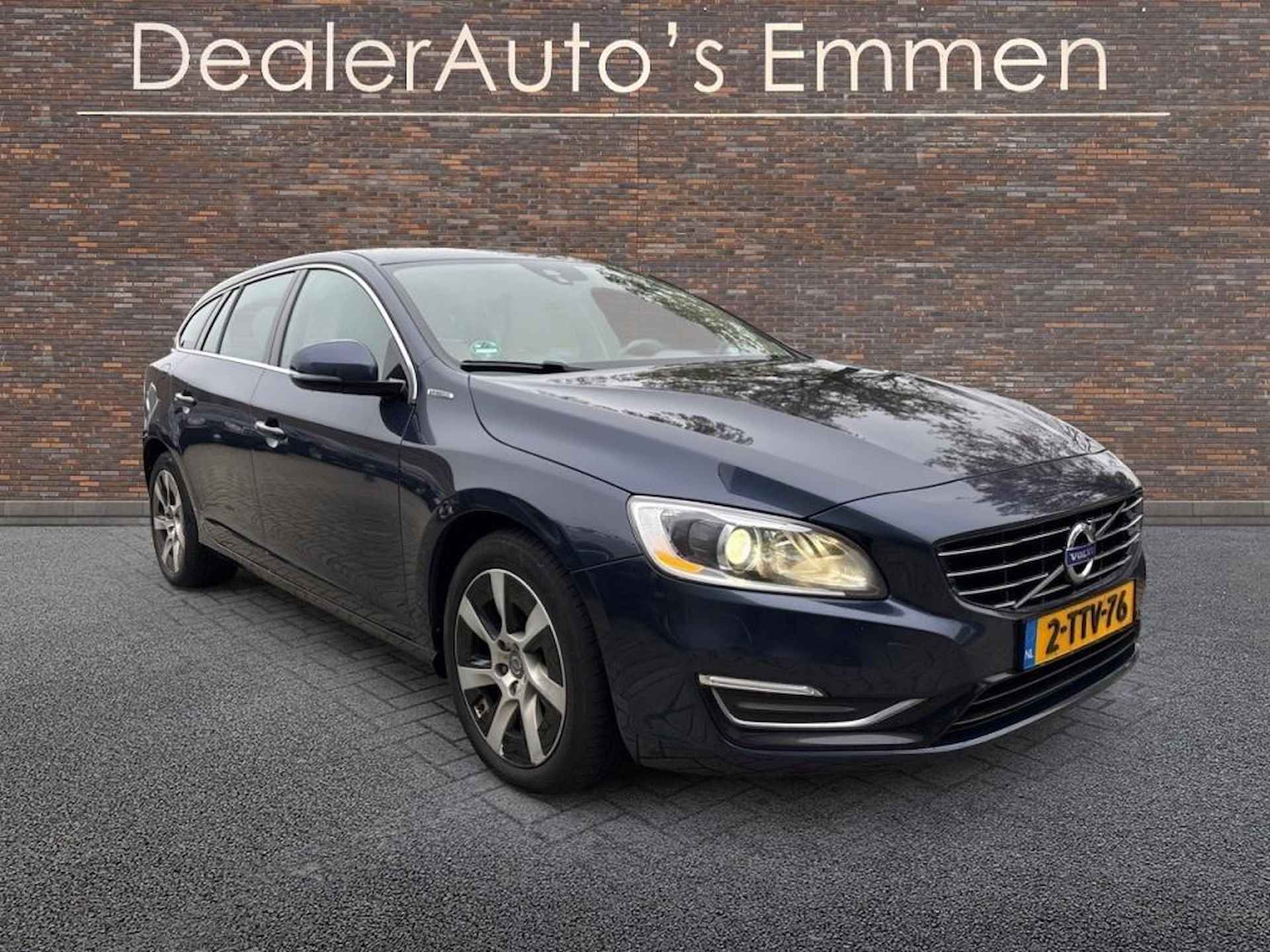 Volvo V60 2.4 D6 AWD Pl.i Sum. - 2/15