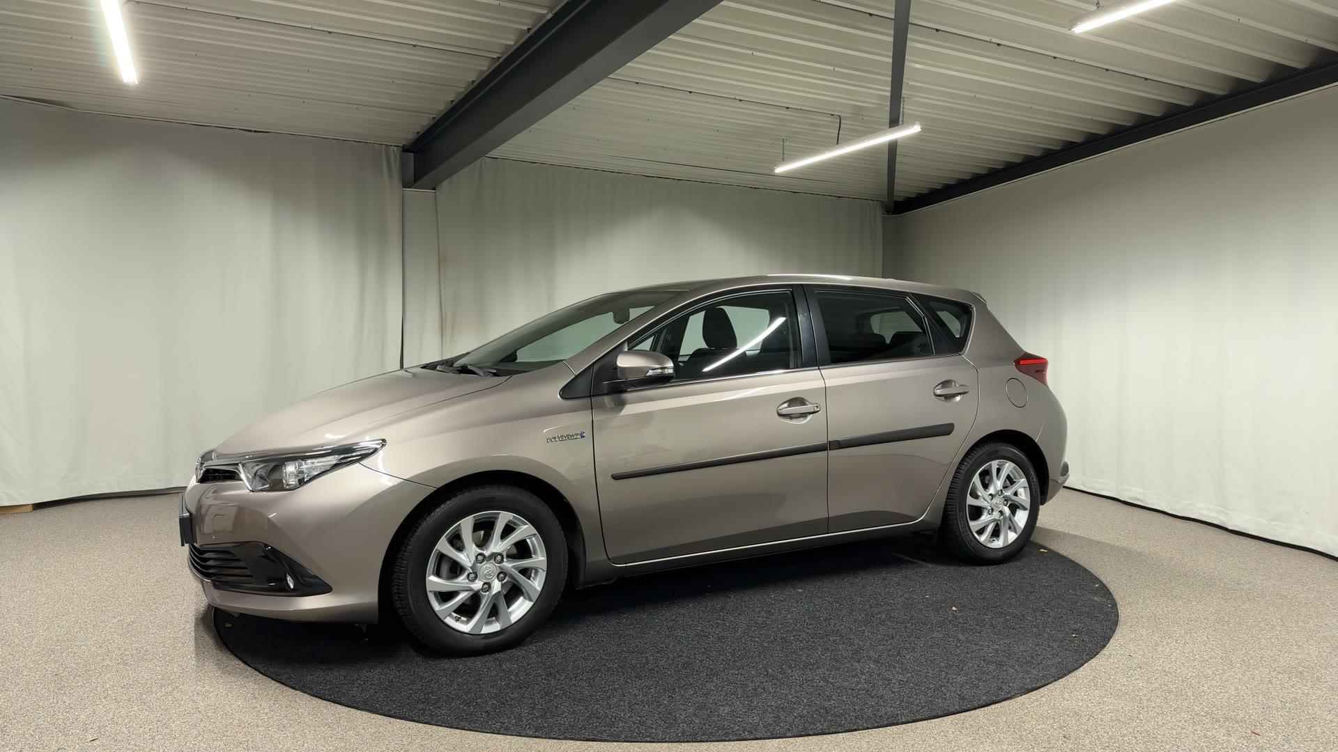 Toyota Auris 1.8 Hybrid Dynamic - 8/41