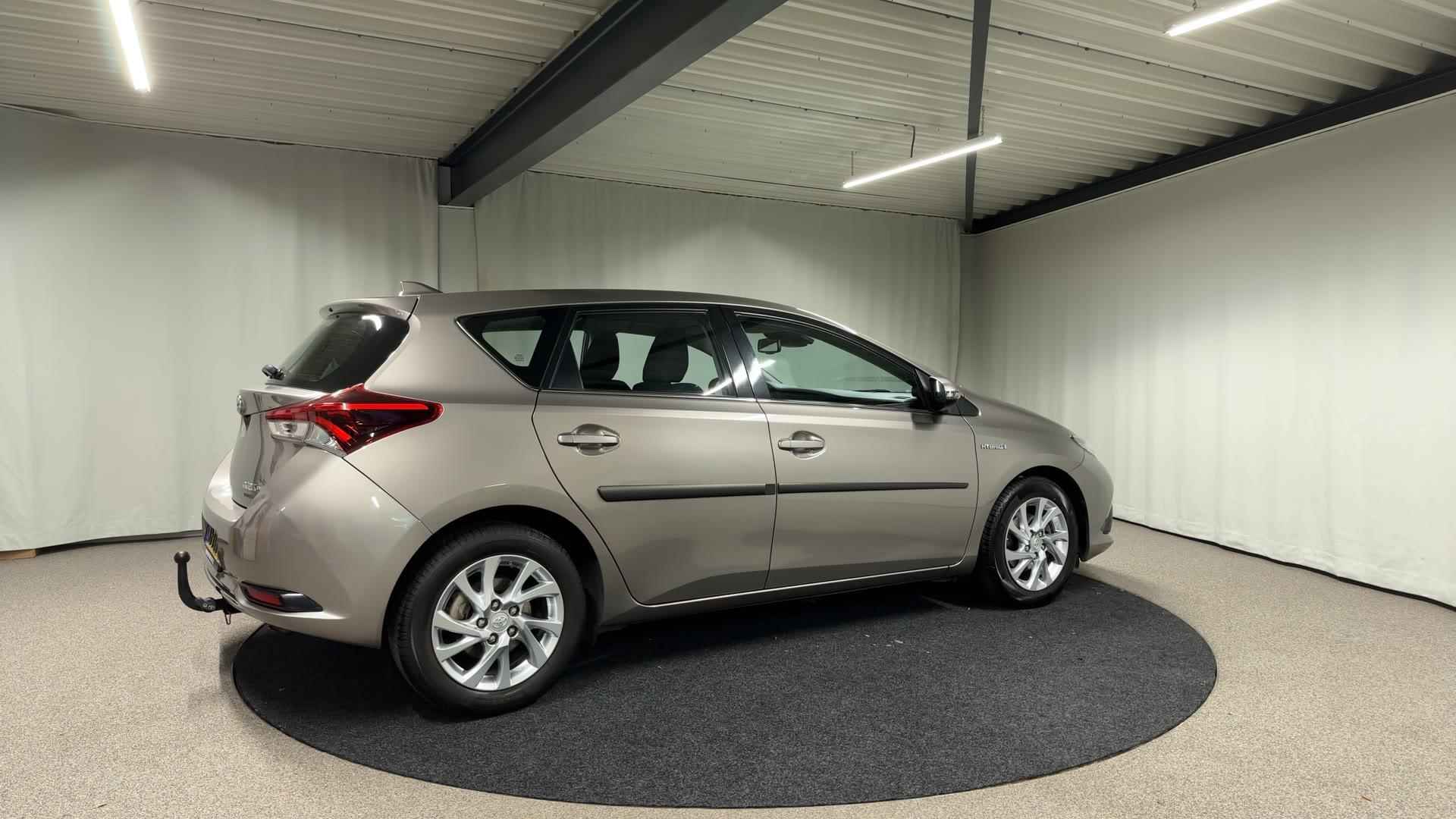 Toyota Auris 1.8 Hybrid Dynamic - 9/41