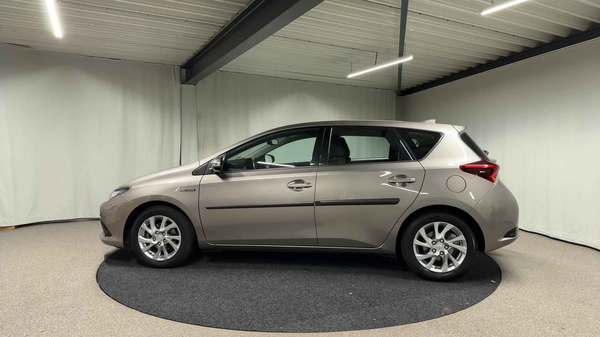 Toyota Auris 1.8 Hybrid Dynamic - 15/41