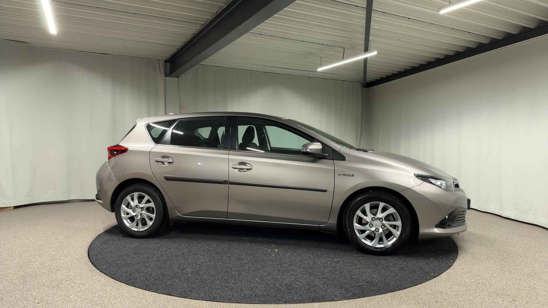 Toyota Auris 1.8 Hybrid Dynamic - 16/41