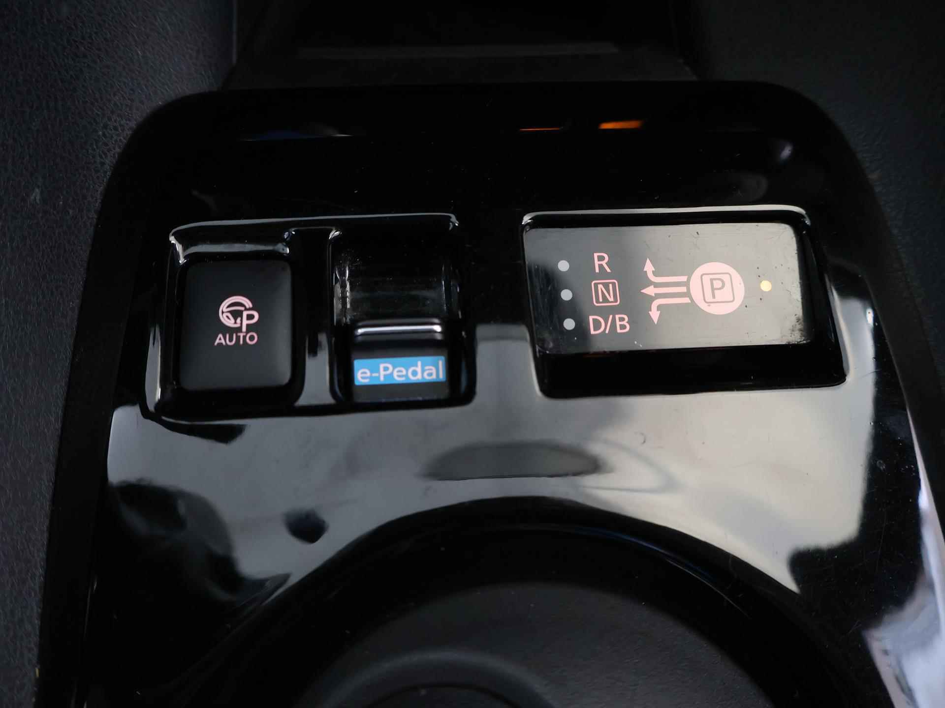 Nissan LEAF Tekna 40 kWh | Navigatie | Parkeercamera 360 ° | Climate control | Stoelverwarming | - 25/46
