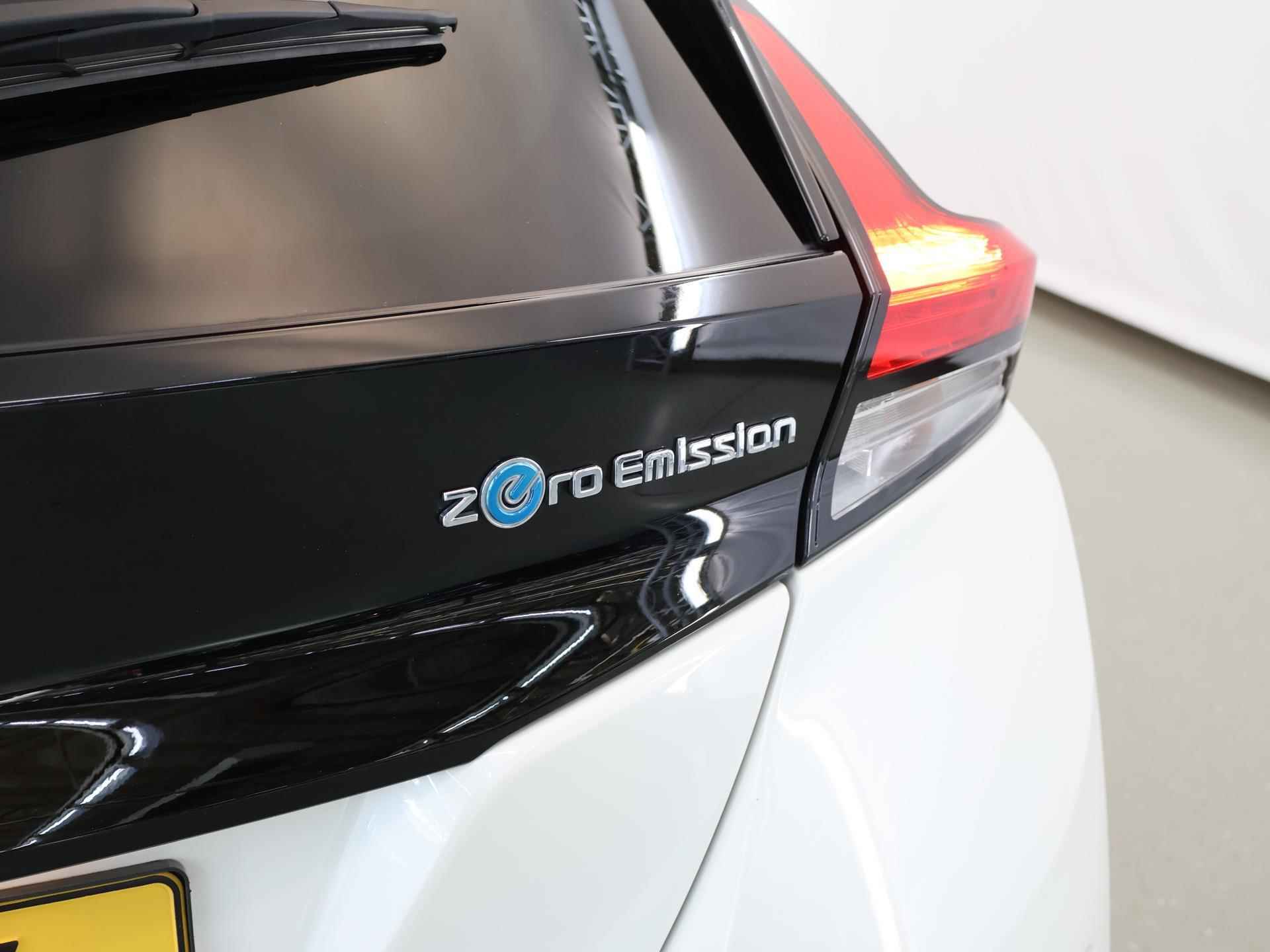Nissan LEAF Tekna 40 kWh | Navigatie | Parkeercamera 360 ° | Climate control | Stoelverwarming | - 42/46