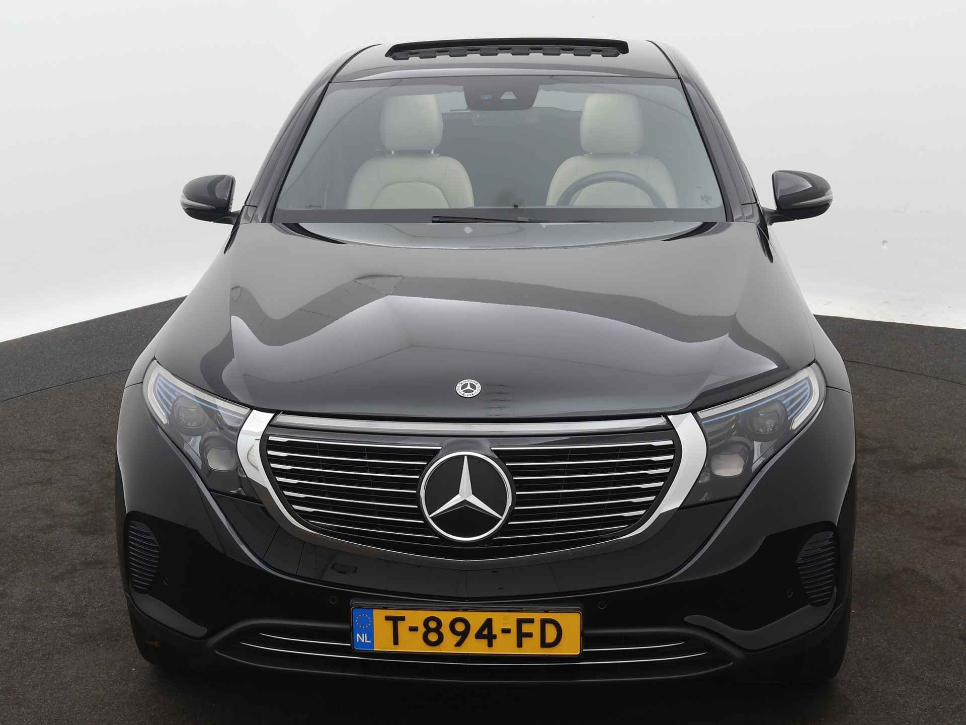 Mercedes-Benz EQC 400 4MATIC Premium 80 kWh | Schuif/kanteldak | Beige leder interieur | Alarm klasse 3 | Navigatie | Parking support met camera achter | Inclusief 24 maanden MB Certified garantie voor Europa - 27/46