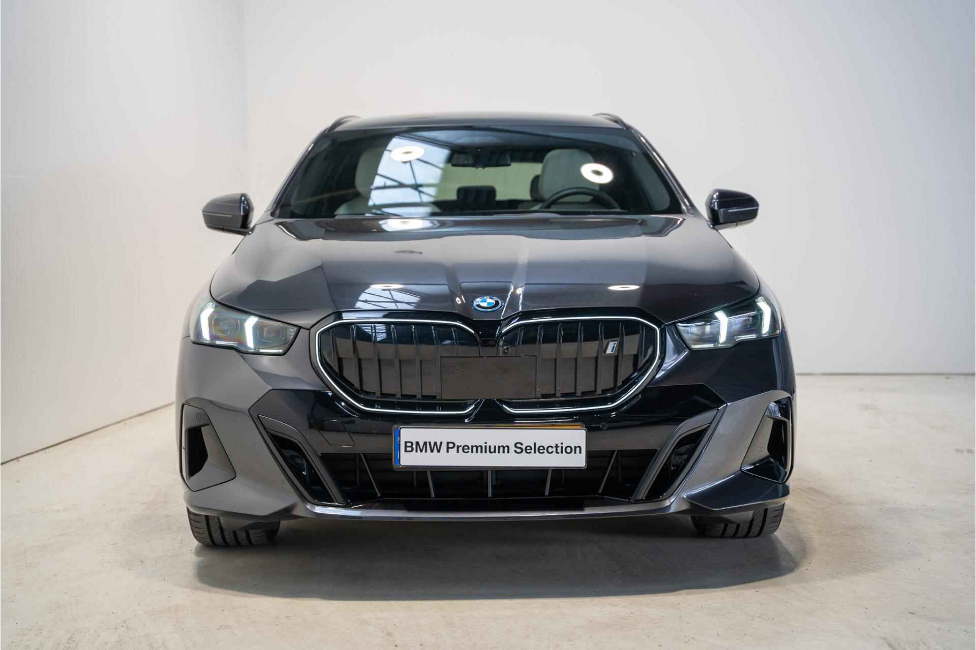 BMW i5 Touring eDrive40 M Sport Edition M Sportpakket Pro - 8/25