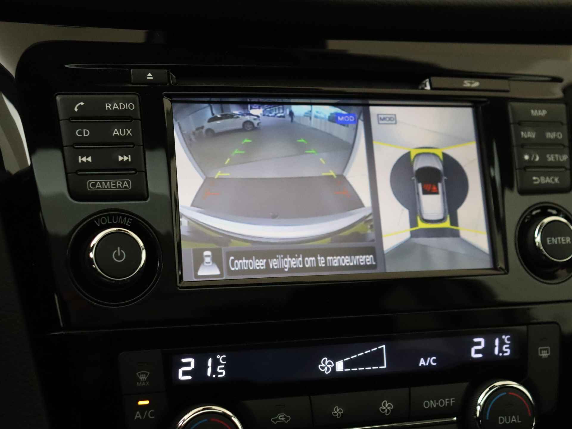 Nissan QASHQAI 1.2 N-Connecta | Panoramadak | Climate-en cruise control | Trekhaak | Camera | - 11/43