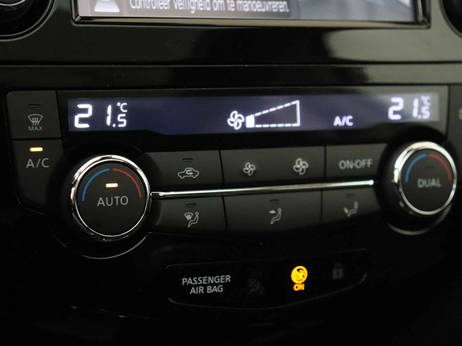 Nissan QASHQAI 1.2 N-Connecta | Panoramadak | Climate-en cruise control | Trekhaak | Camera | - 12/43
