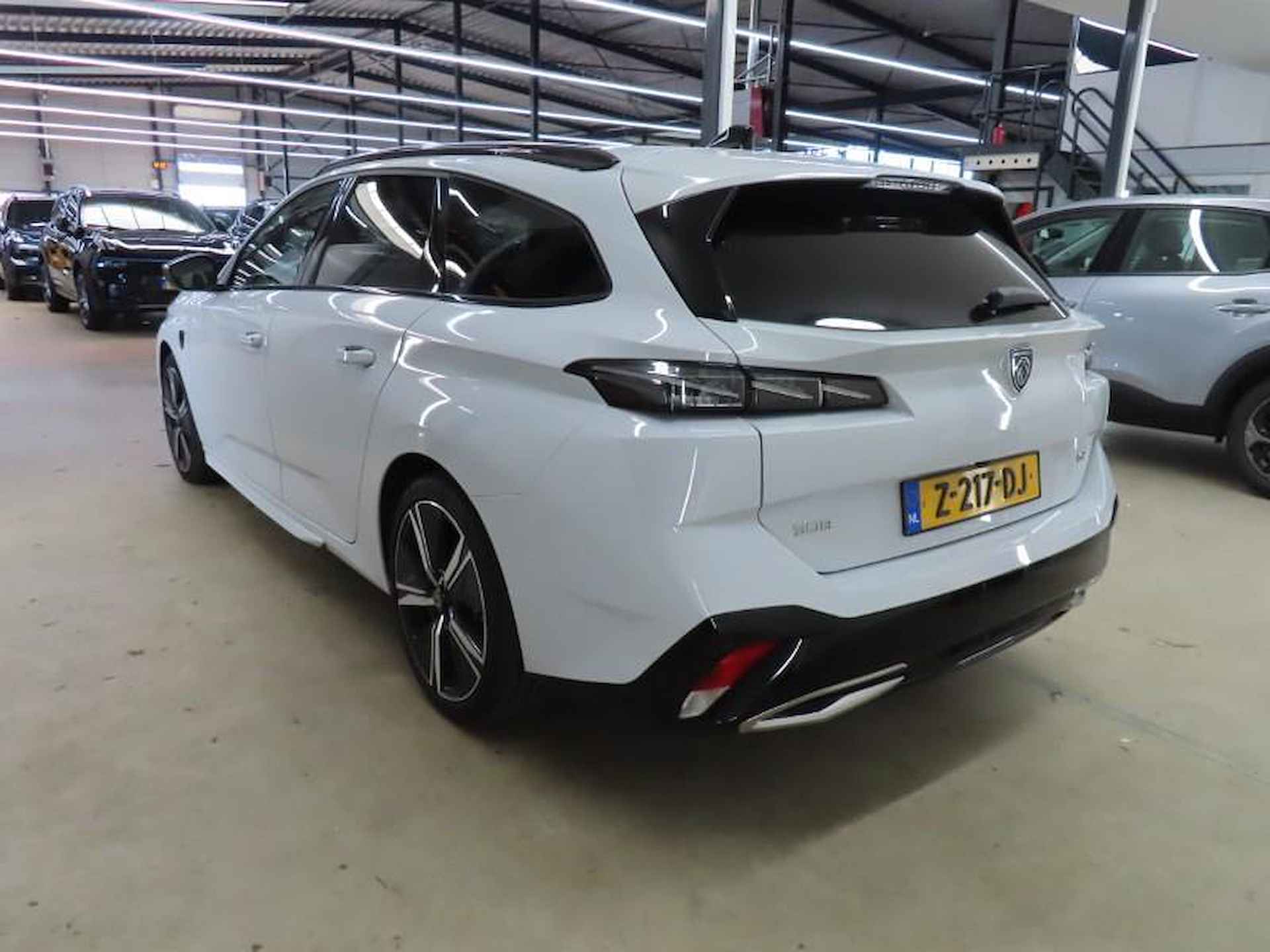 Peugeot 308 SW 1.2 PureTech GT VERWACHT | Navigatie | Elek. bestuurderstoel | Alcantara bekleding - 4/10