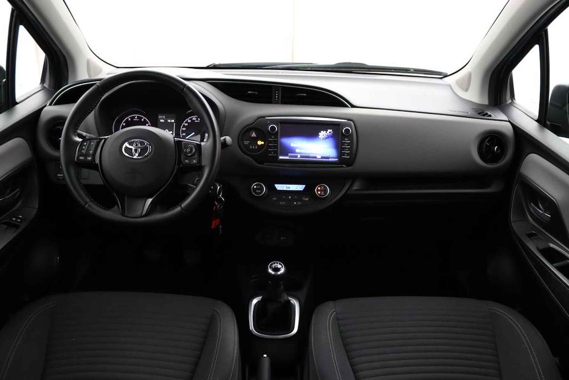 Toyota Yaris 1.0 VVT-i Aspiration | Achteruitrijcamera | Airco | - 4/46