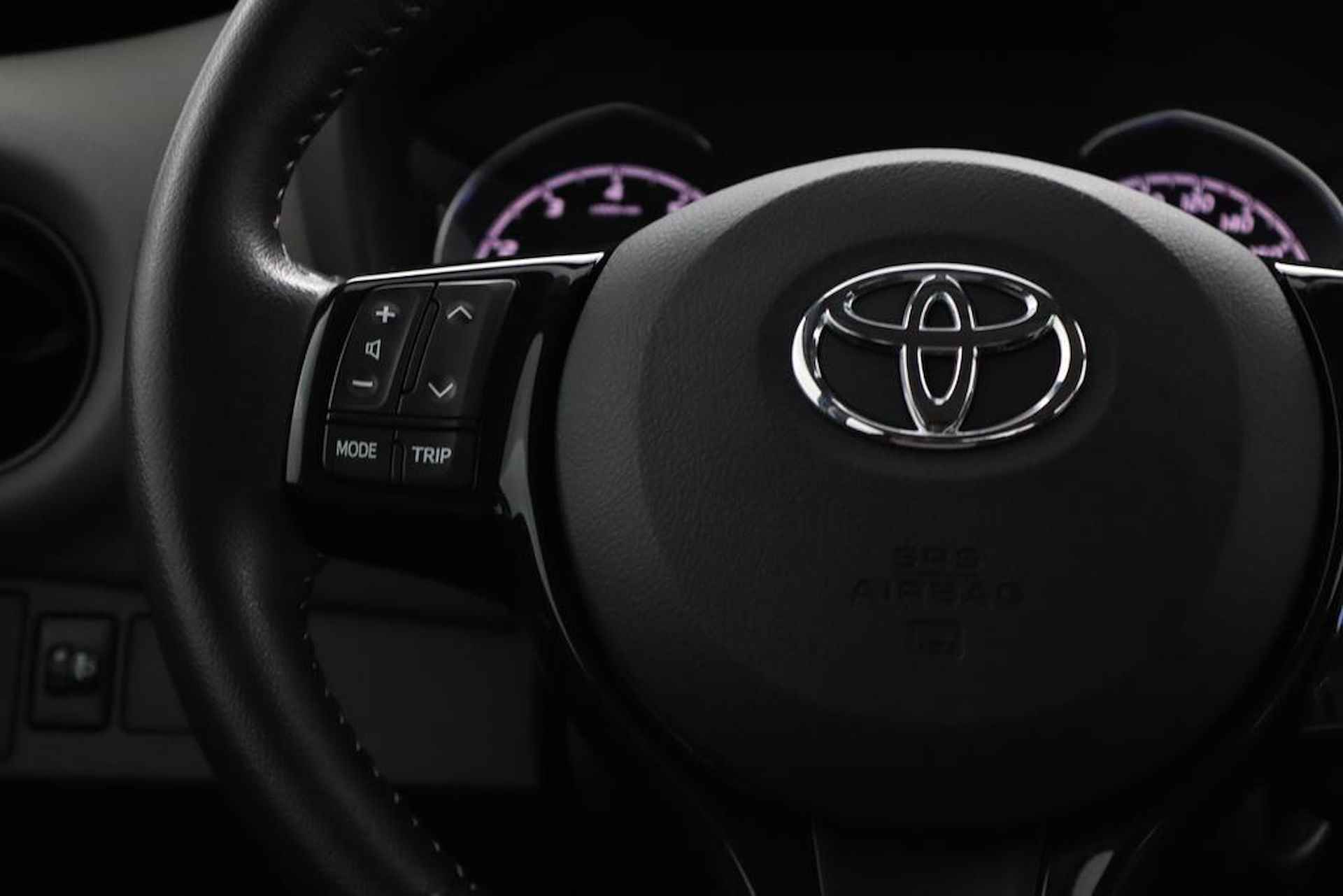 Toyota Yaris 1.0 VVT-i Aspiration | Achteruitrijcamera | Airco | - 19/46