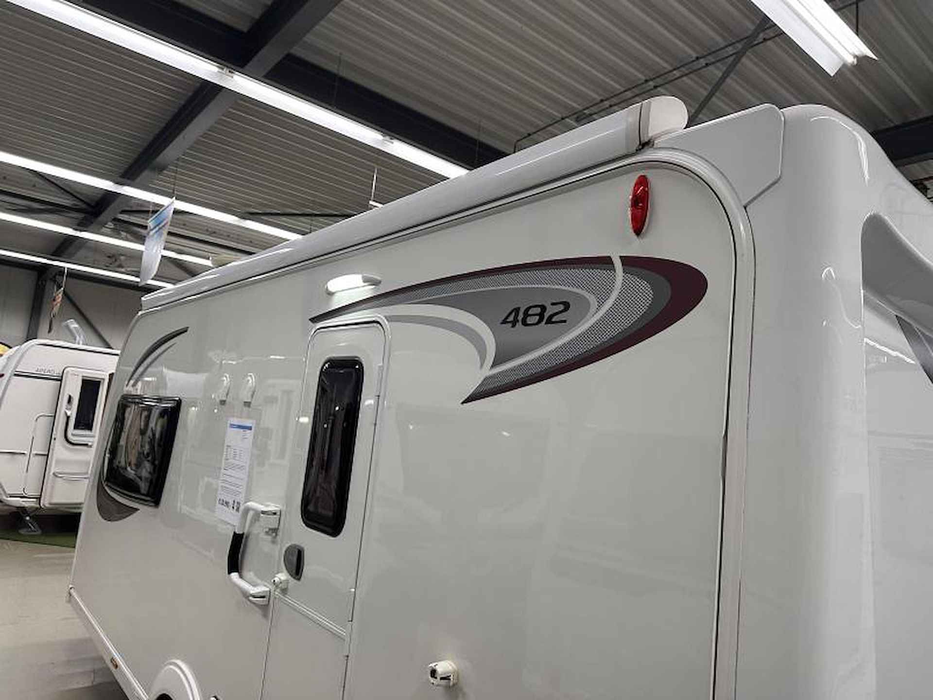 Elddis Avante 482 +mover+luifel+stopcontact - 16/19