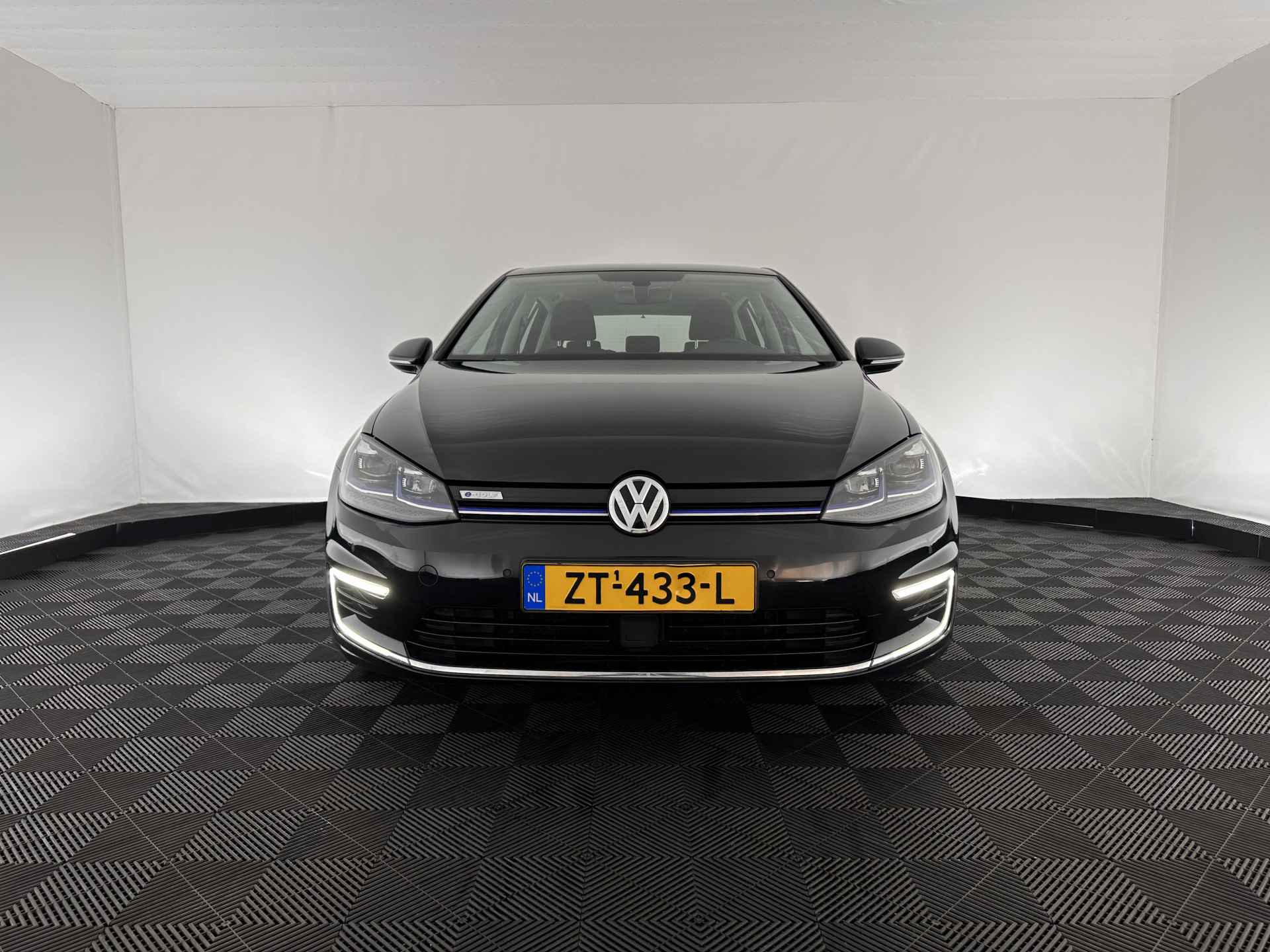 Volkswagen e-Golf (INCL-BTW) *HEATPUMP | ADAPTIVE-CRUISE | CAMERA | CCS-FASTLOADER | FULL-LED | NAVI-FULLMAP | COMFORT-SEATS | ECC | PDC | 16''ALU* - 2/32